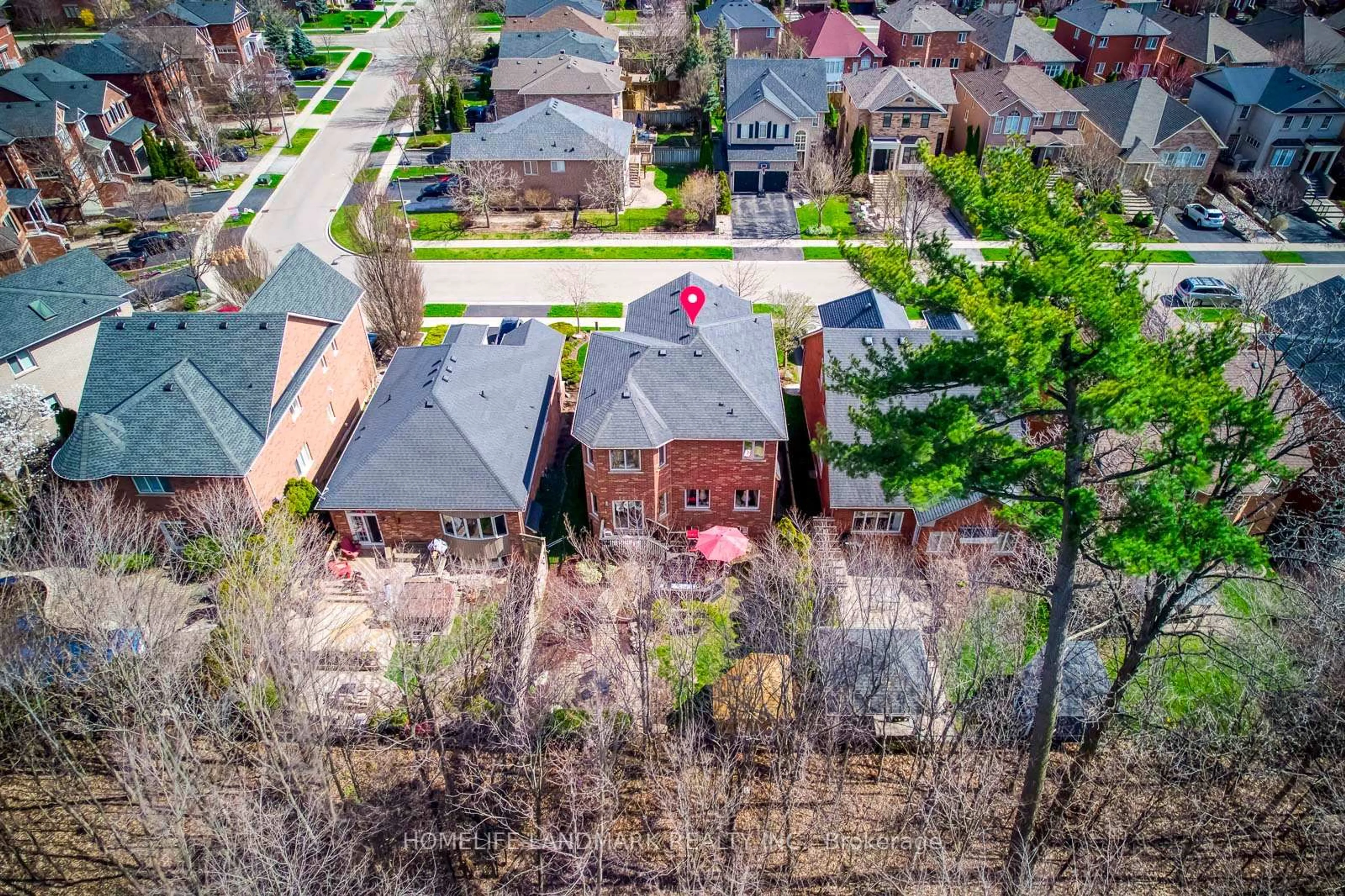 A pic from outside/outdoor area/front of a property/back of a property/a pic from drone, street for 2147 Nightingale Way, Oakville Ontario L6M 3R9