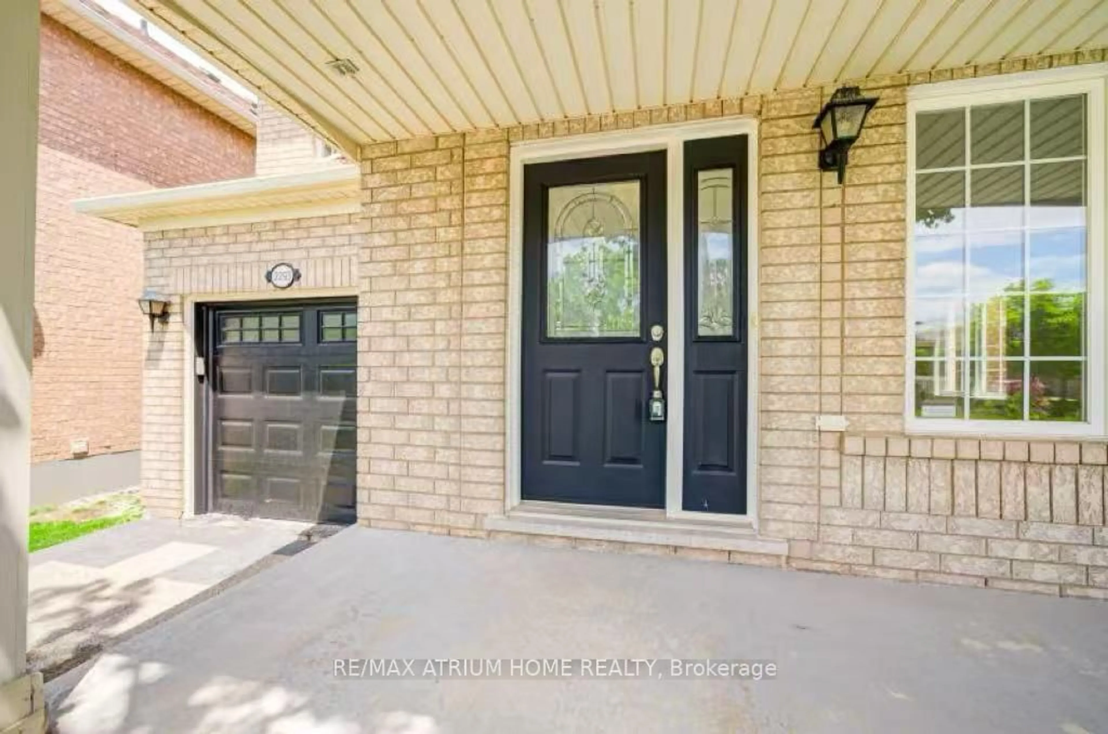 Home with brick exterior material, street for 2293 Oakhaven Dr, Oakville Ontario L6M 3Y9