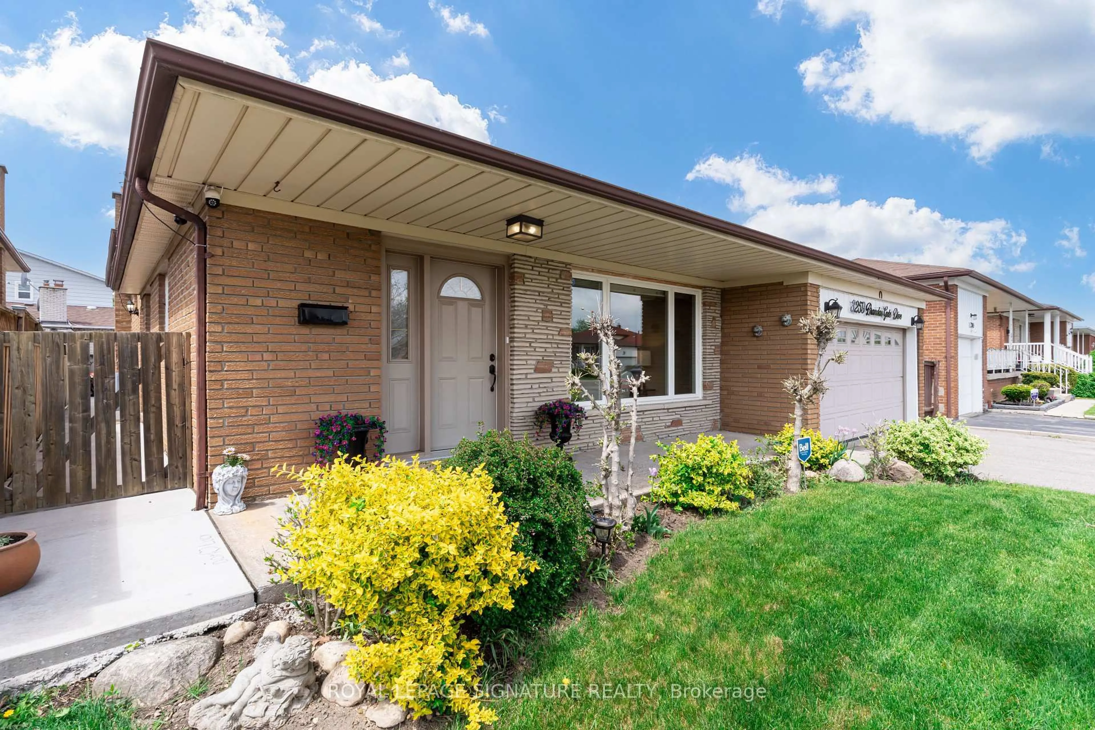 Home with brick exterior material, street for 3259 Brandon Gate Dr, Mississauga Ontario L4T 2G3