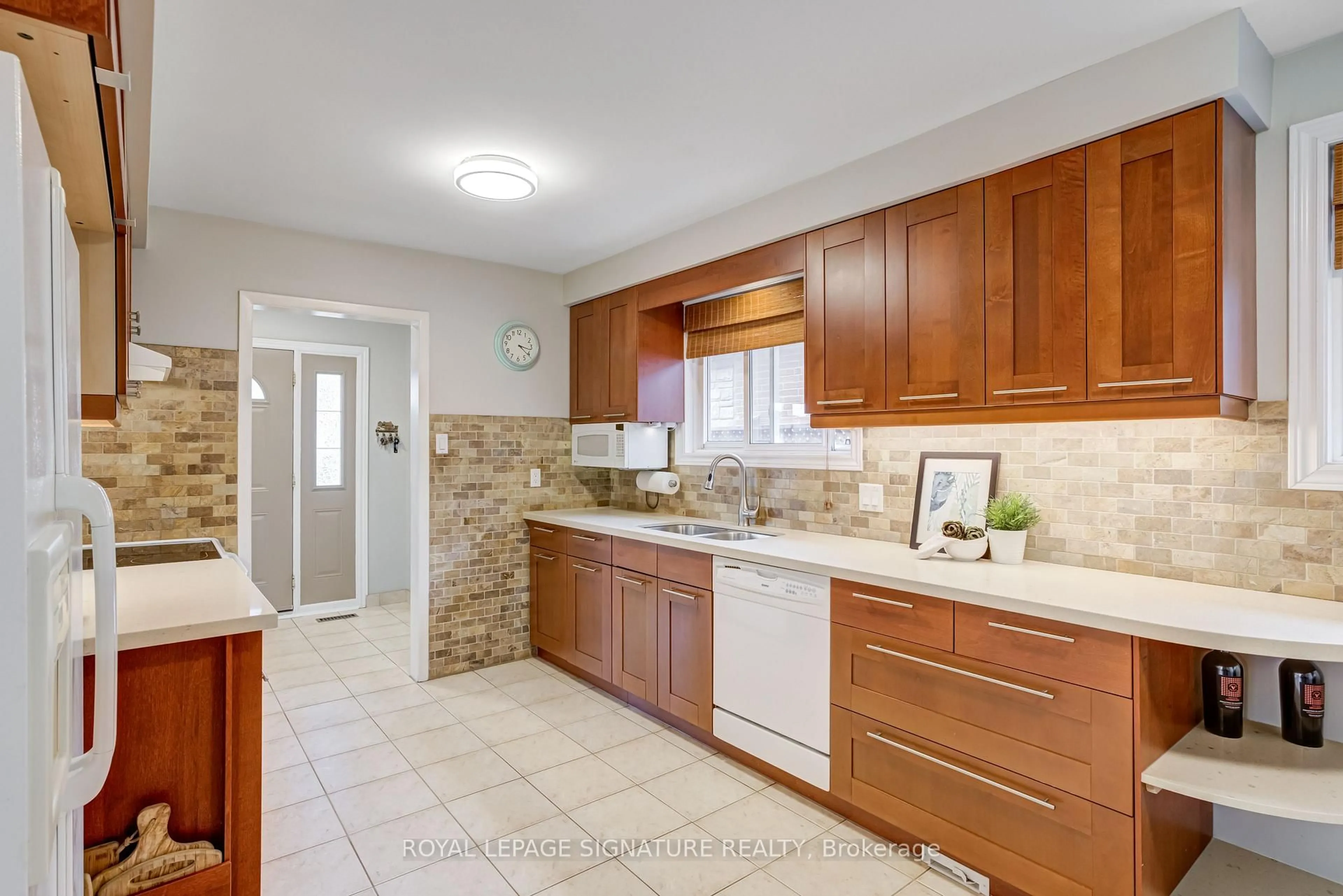 Unknown for 3259 Brandon Gate Dr, Mississauga Ontario L4T 2G3