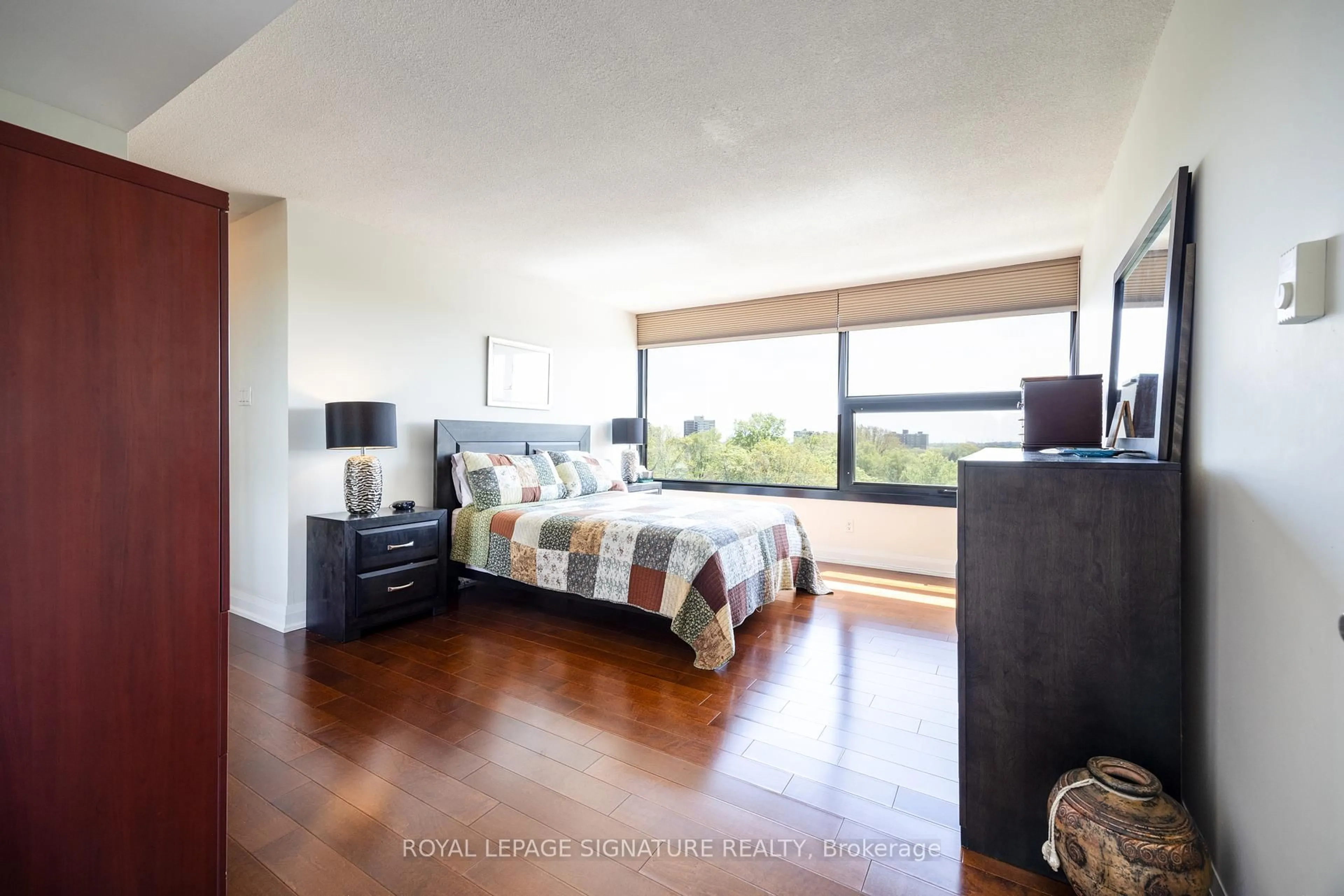 Bedroom with bed, wood/laminate floor for 1300 Bloor St #711, Mississauga Ontario L4Y 3Z2