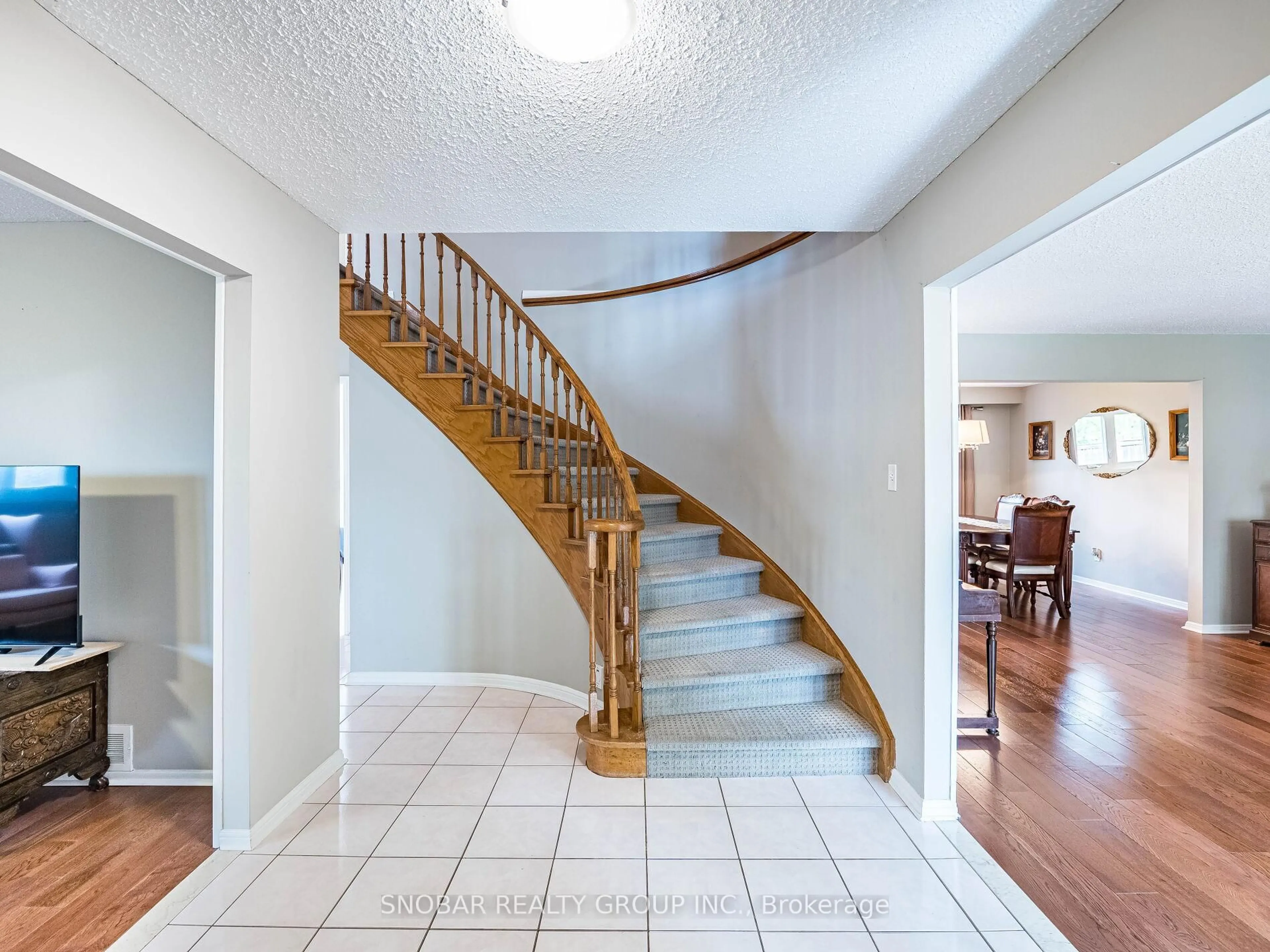 Unknown for 2497 Nikanna Rd, Mississauga Ontario L5C 2W8