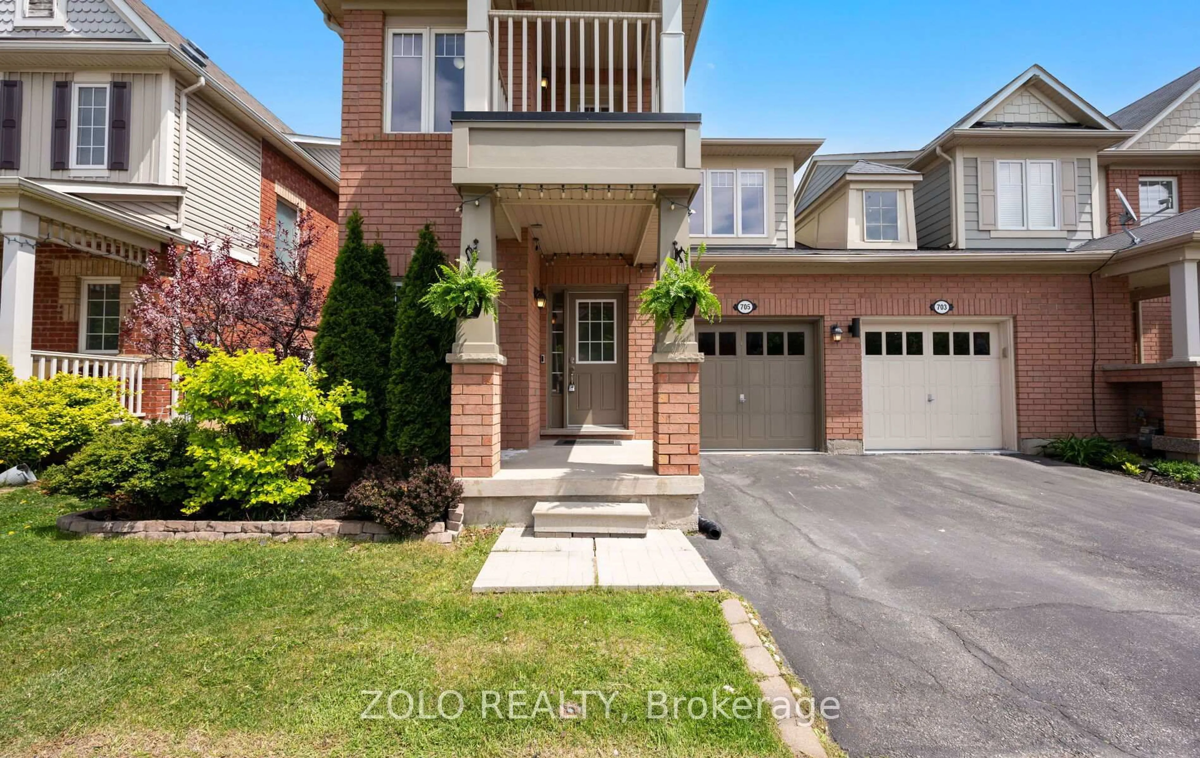 A pic from outside/outdoor area/front of a property/back of a property/a pic from drone, street for 705 Rayner Crt, Milton Ontario L9T 0P1