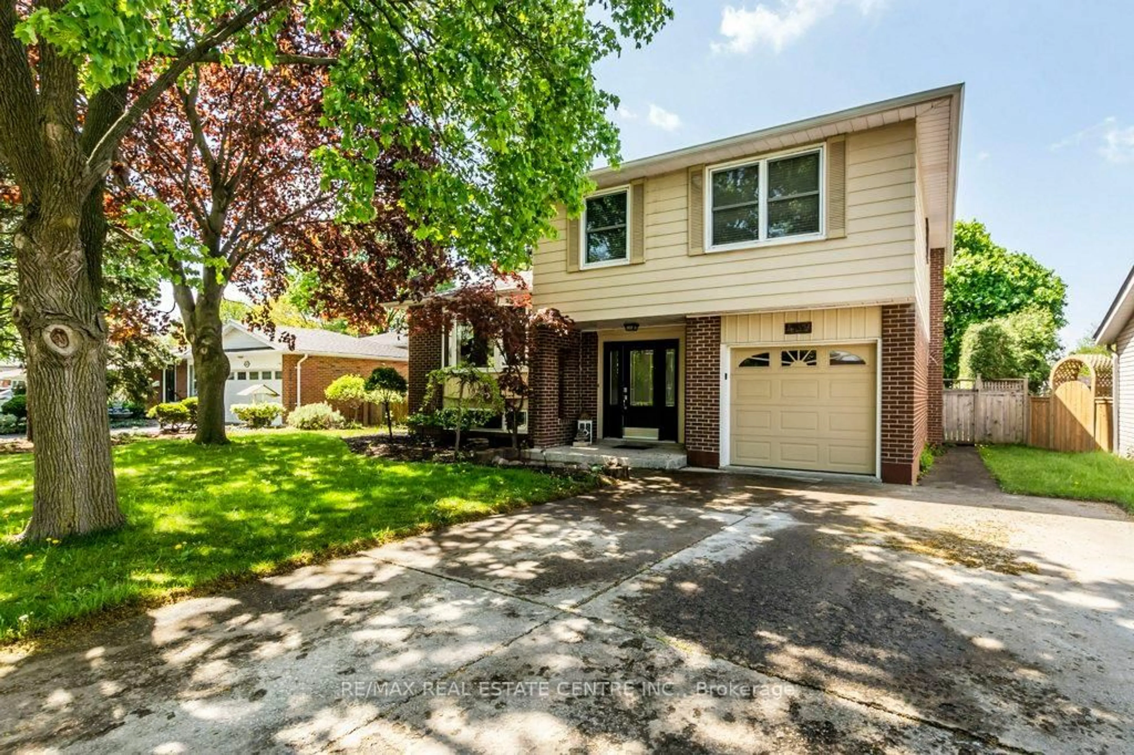 Home with vinyl exterior material, street for 439 Highside Dr, Milton Ontario L9T 1W9