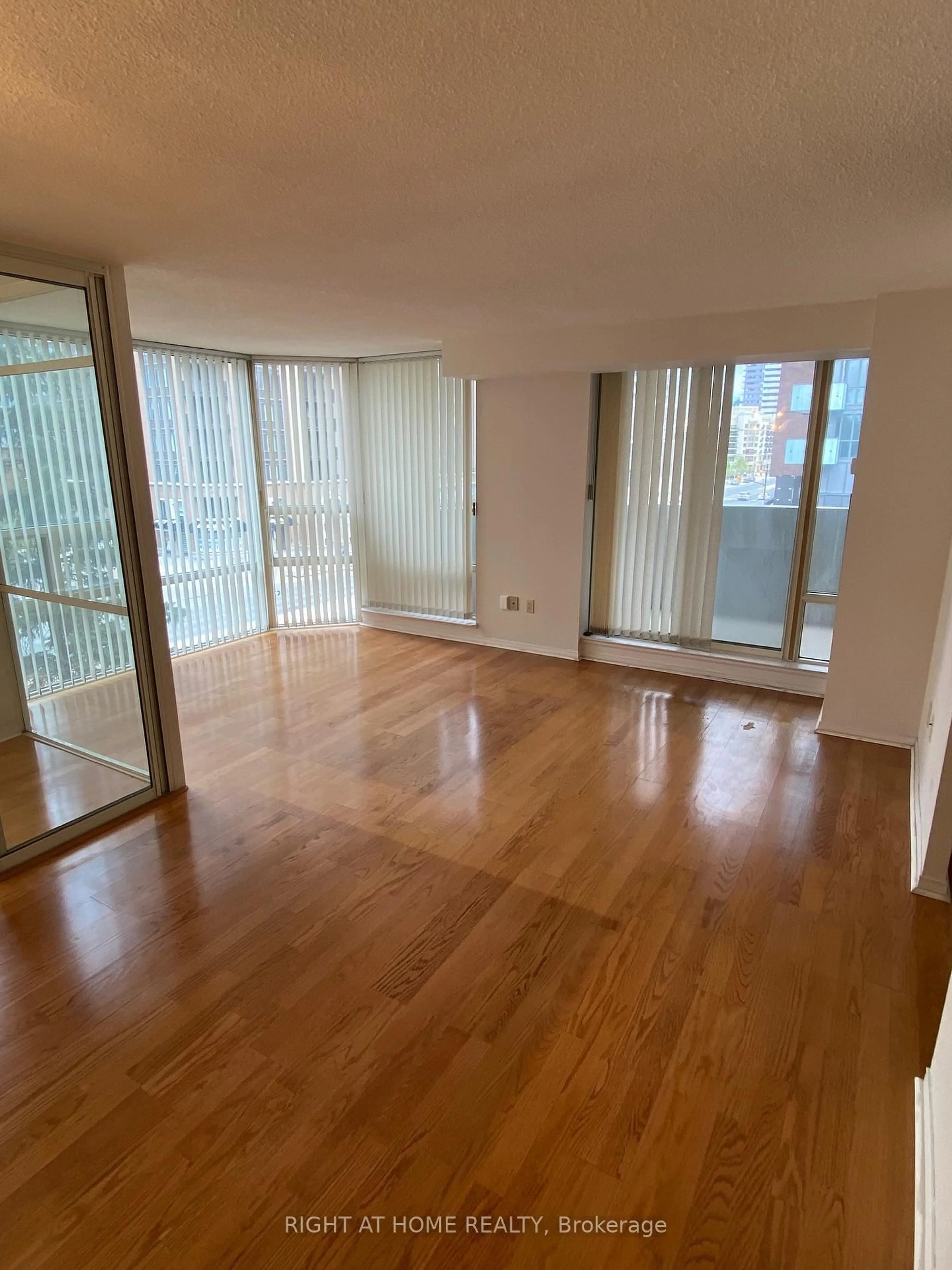 A pic of a room for 330 Rathburn Rd #408, Mississauga Ontario L5B 3Y1