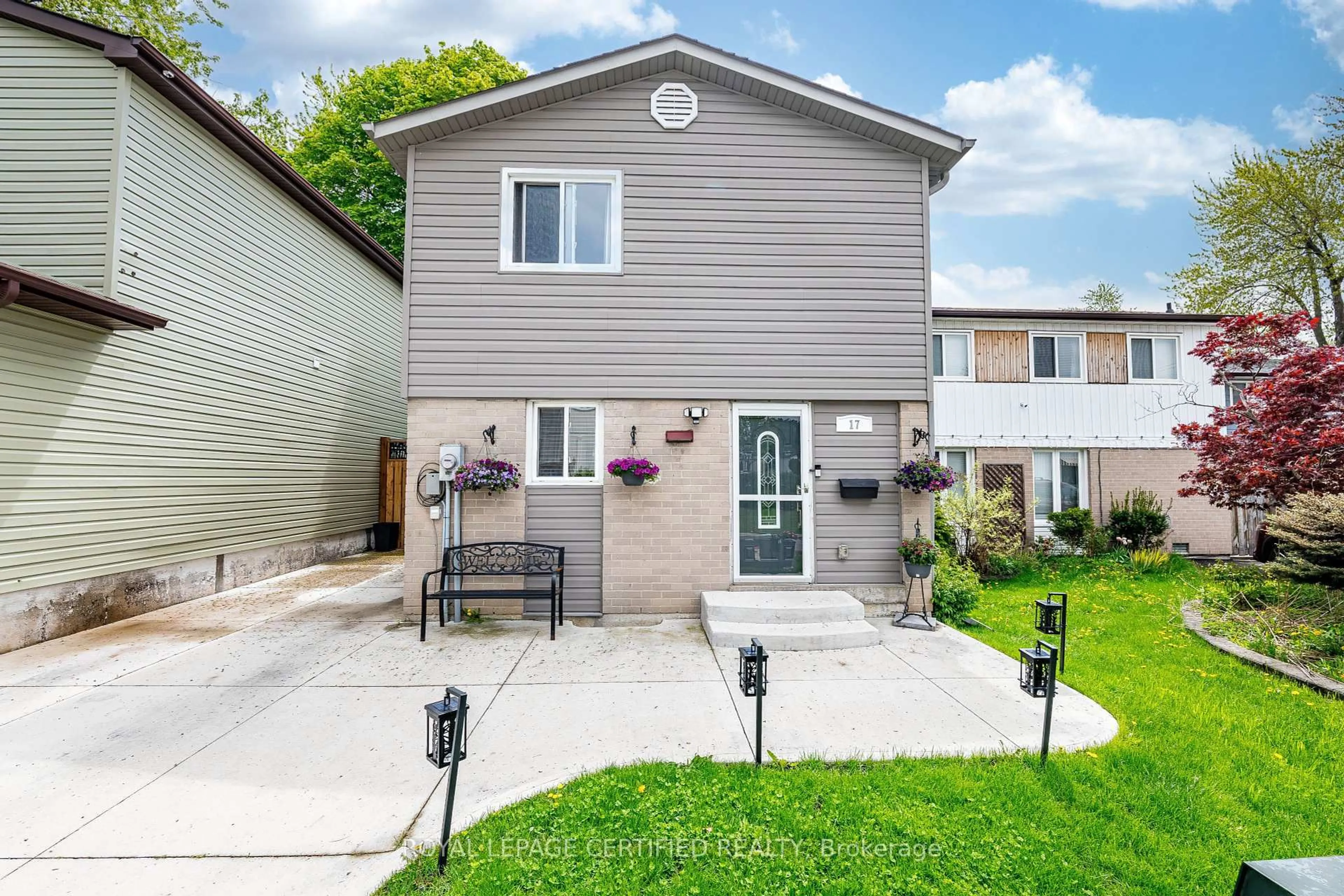 Unknown for 17 Holmcrest Crt, Brampton Ontario L6S 1R7