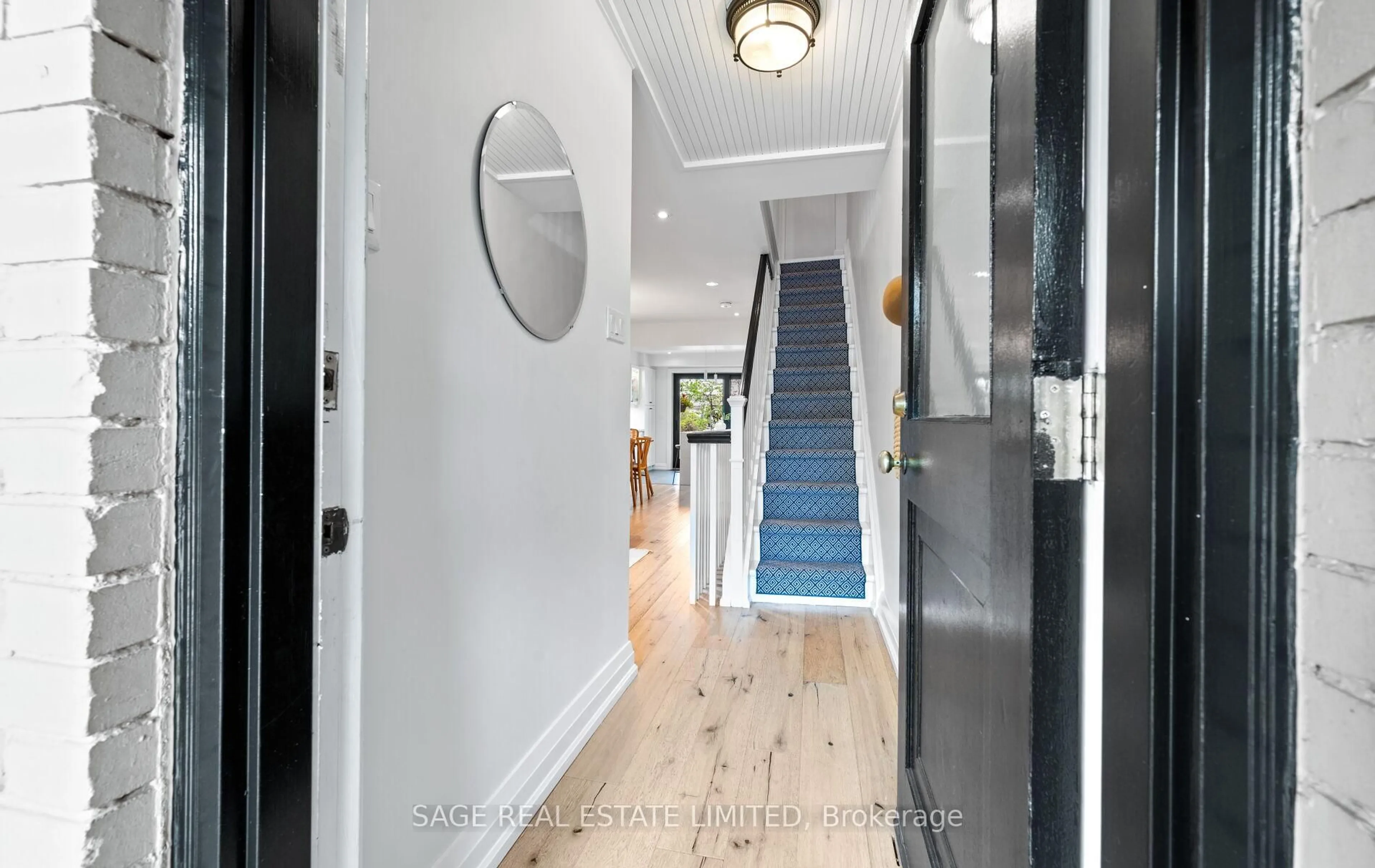 Indoor foyer for 124 Campbell Ave, Toronto Ontario M6P 3V2