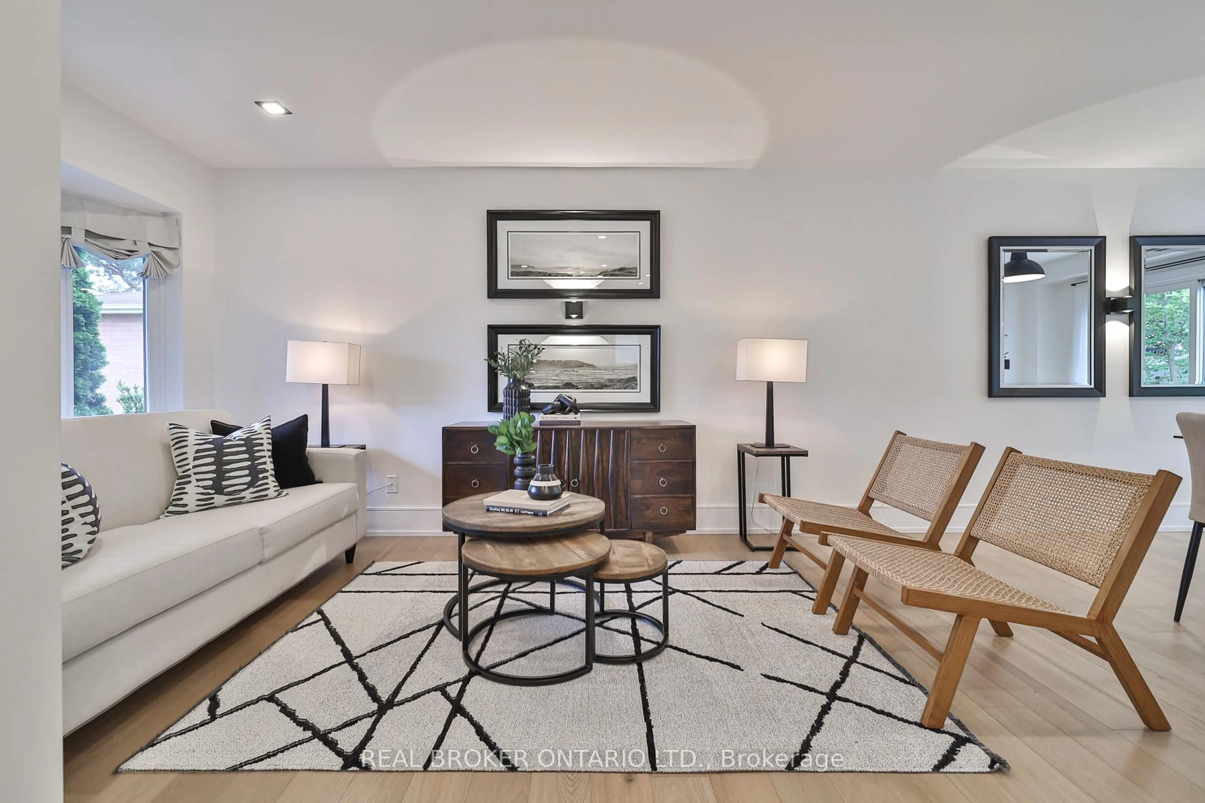 Living room with furniture, unknown for 3116 Keynes Cres, Mississauga Ontario L5N 3A1