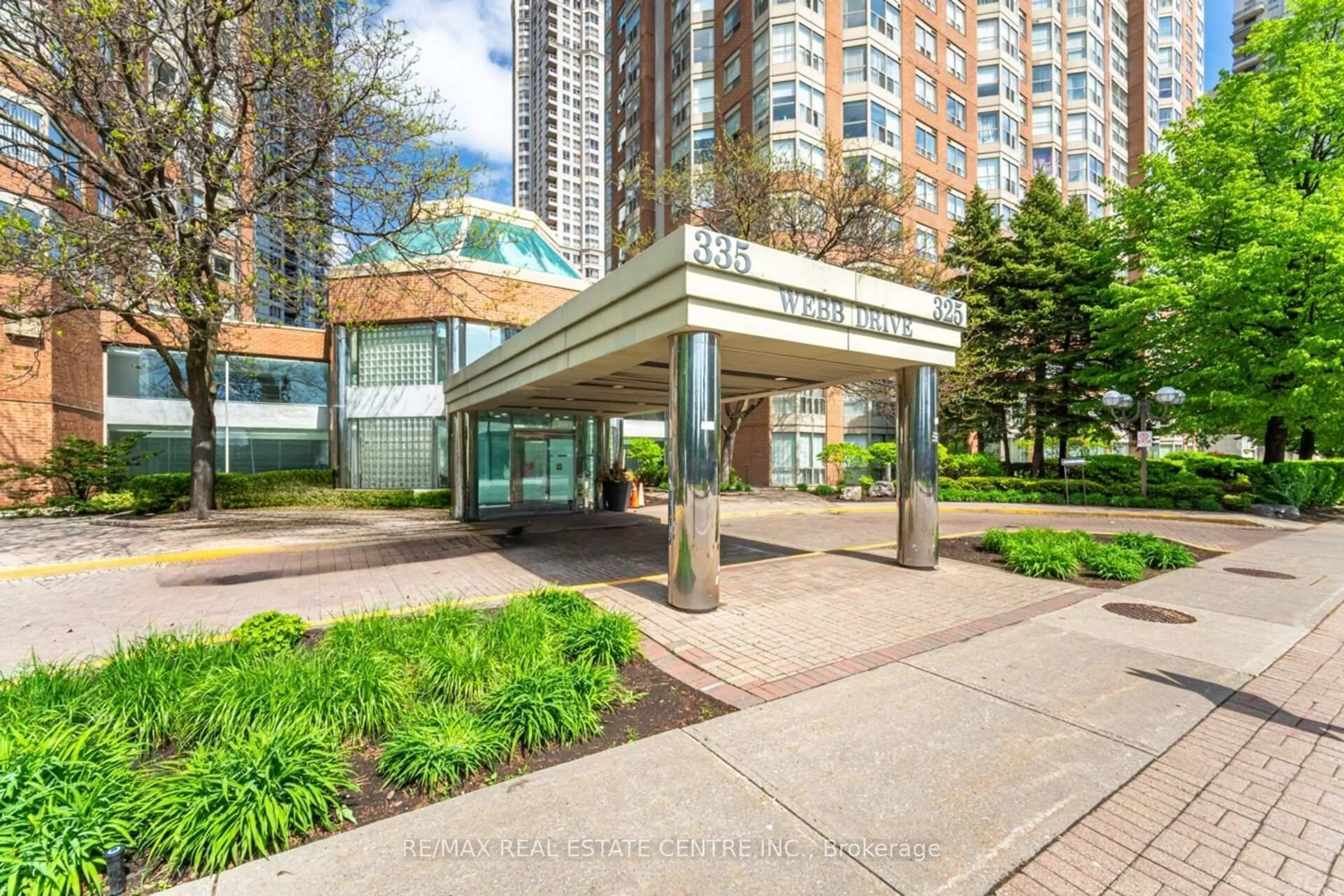 Indoor foyer for 335 Webb Dr #607, Mississauga Ontario L5B 4A1