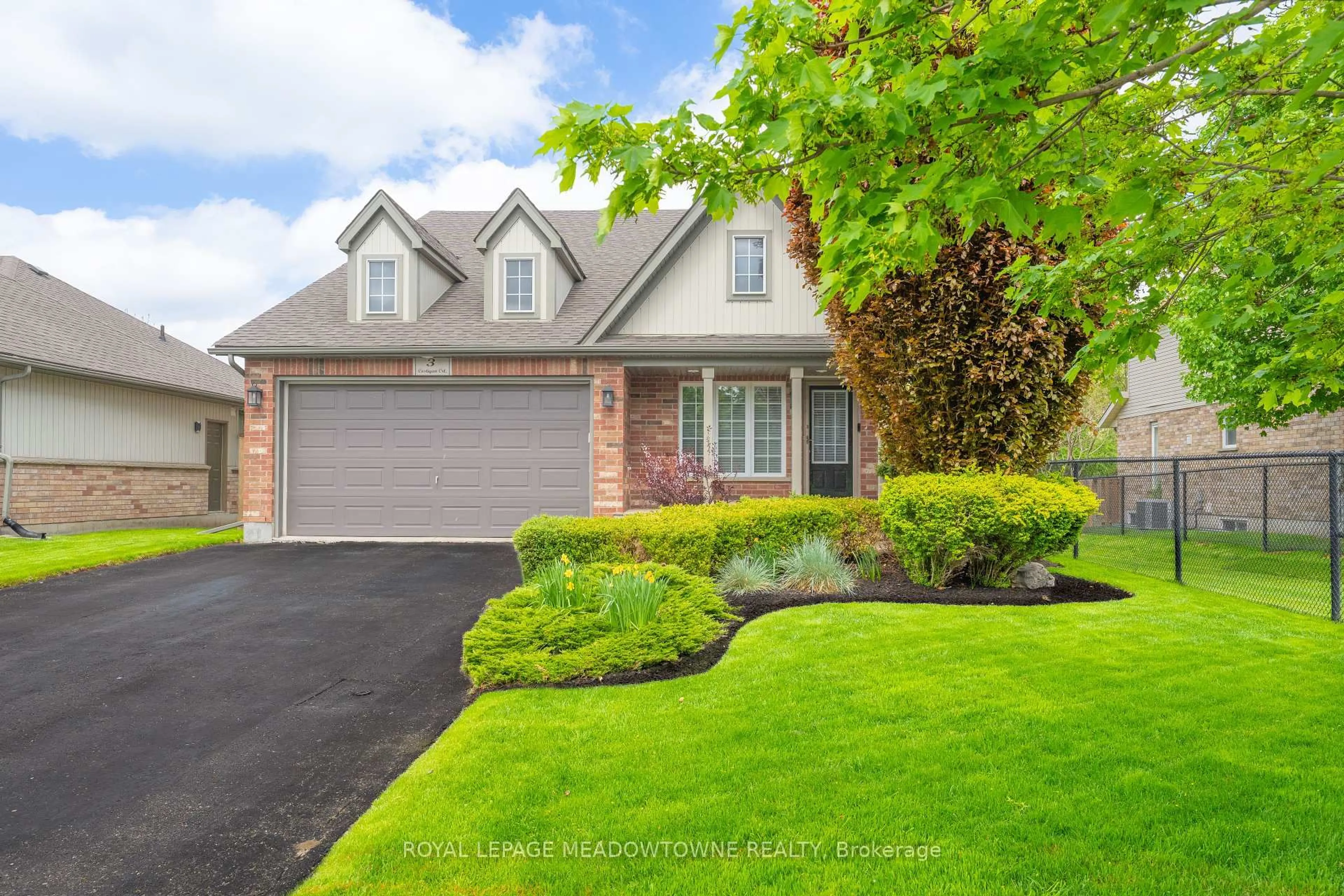 Home with brick exterior material, street for 3 Costigan Crt, Halton Hills Ontario L7G 6J1