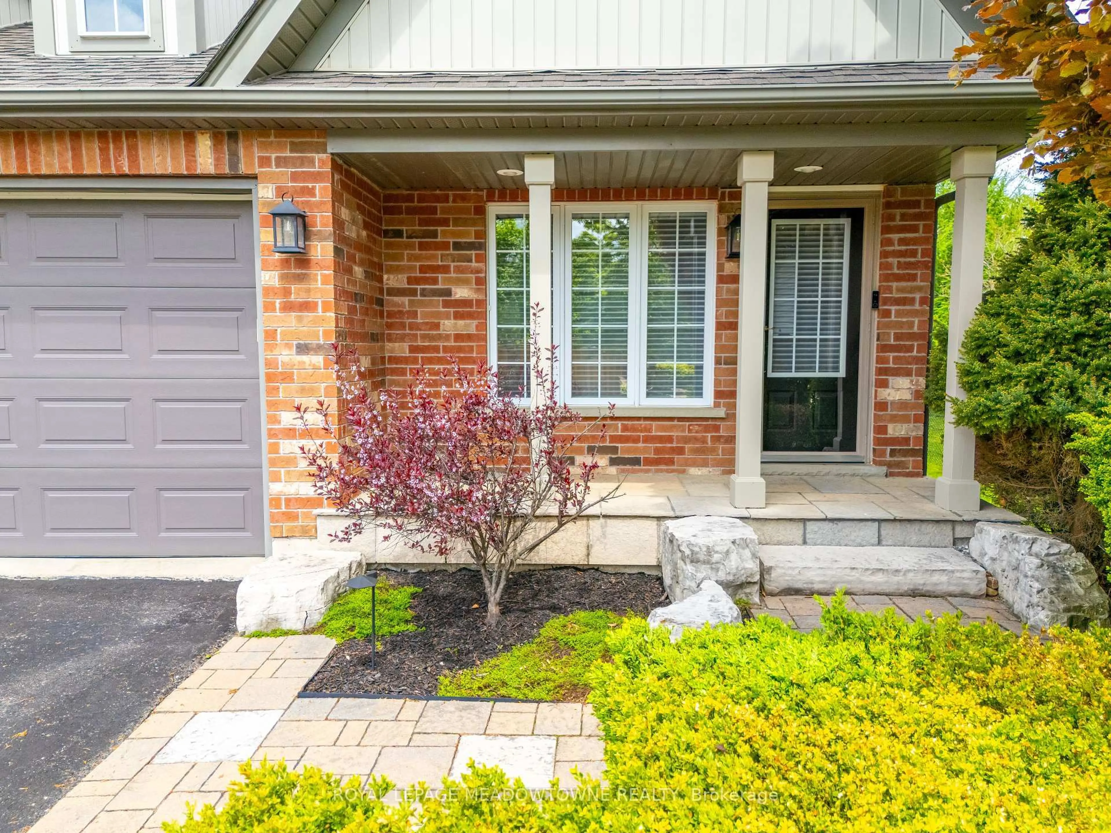 Home with brick exterior material, street for 3 Costigan Crt, Halton Hills Ontario L7G 6J1