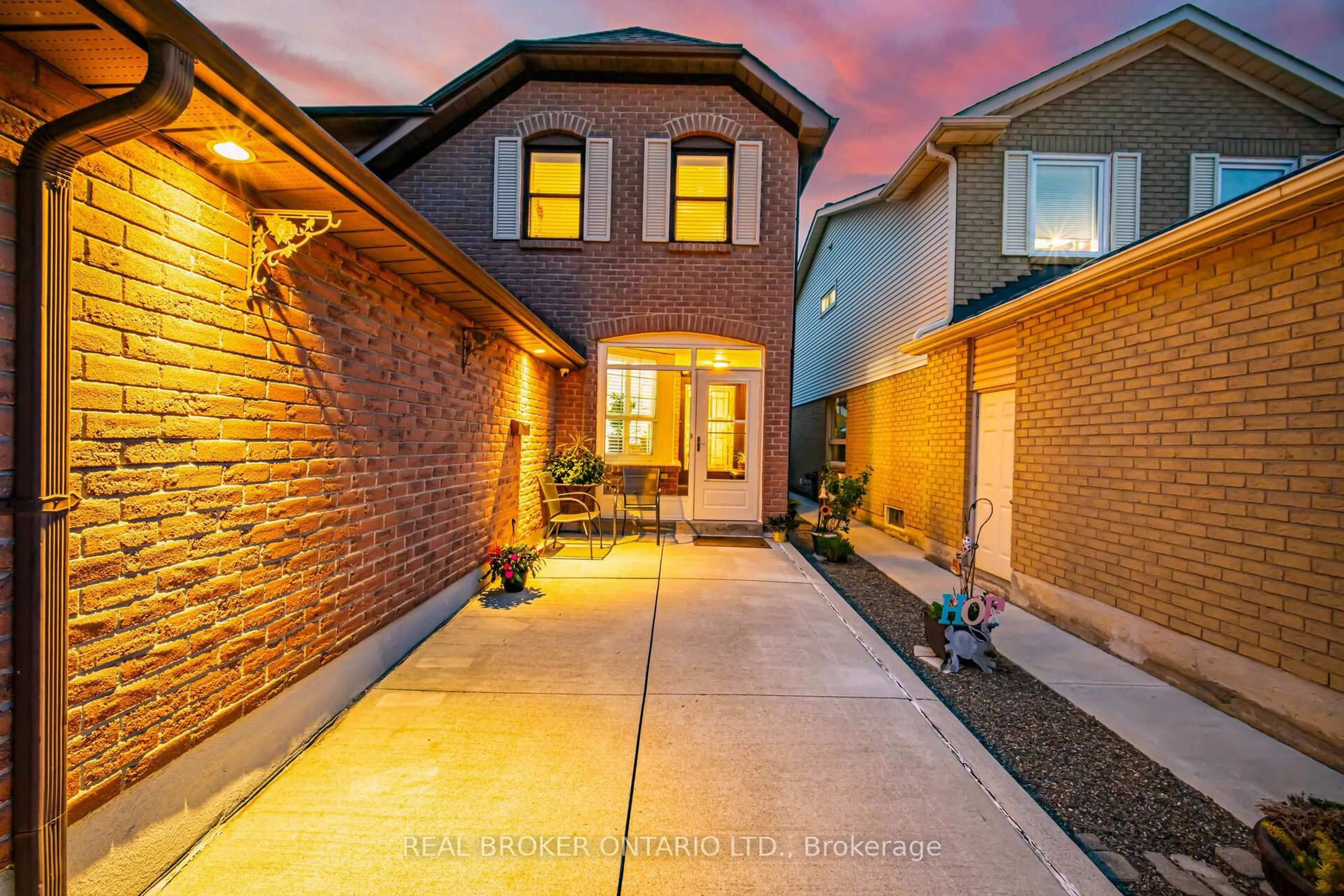 Home with brick exterior material, street for 28 Lacewood Cres, Brampton Ontario L6S 3K4