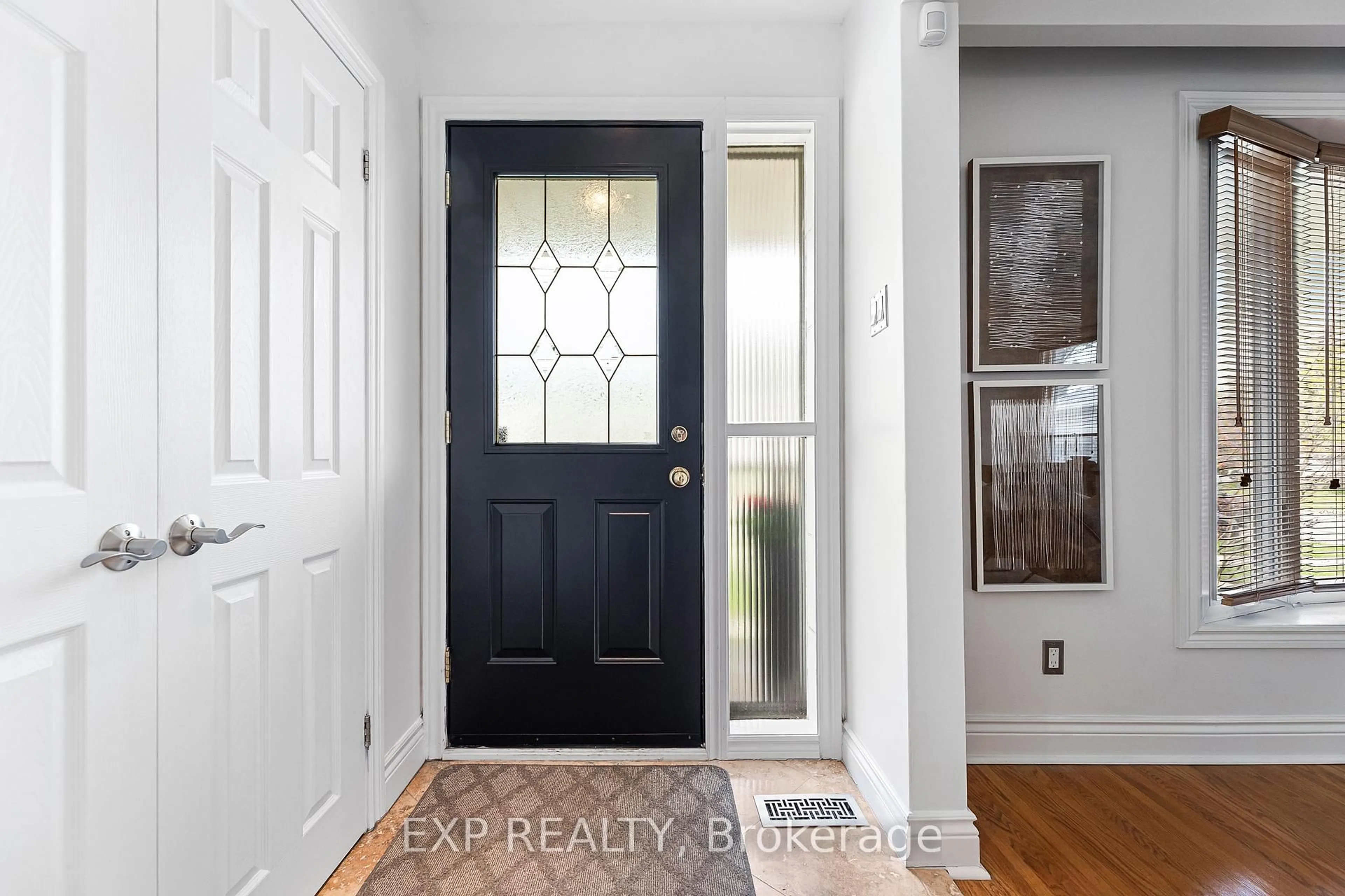 Indoor entryway for 7 Northcrest Rd, Toronto Ontario M9R 1P5