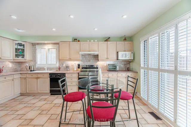 Additional image 37 of 5246 Palomar Cres