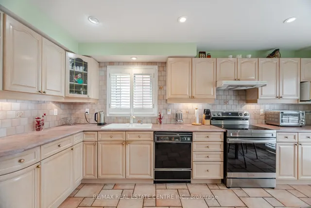 Additional image 34 of 5246 Palomar Cres