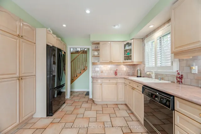 Additional image 32 of 5246 Palomar Cres