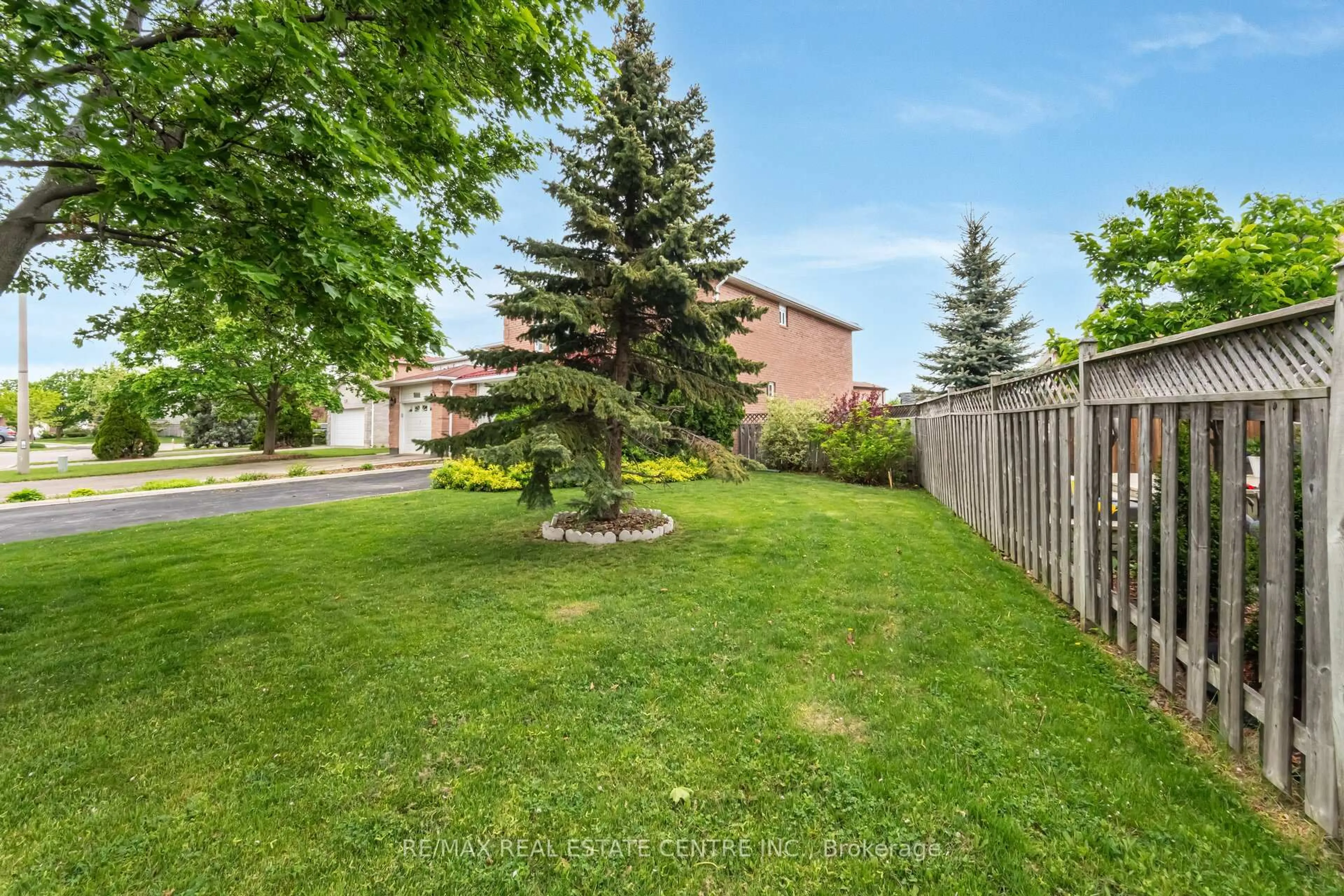 Patio, unknown for 5246 Palomar Cres, Mississauga Ontario L5R 2W7