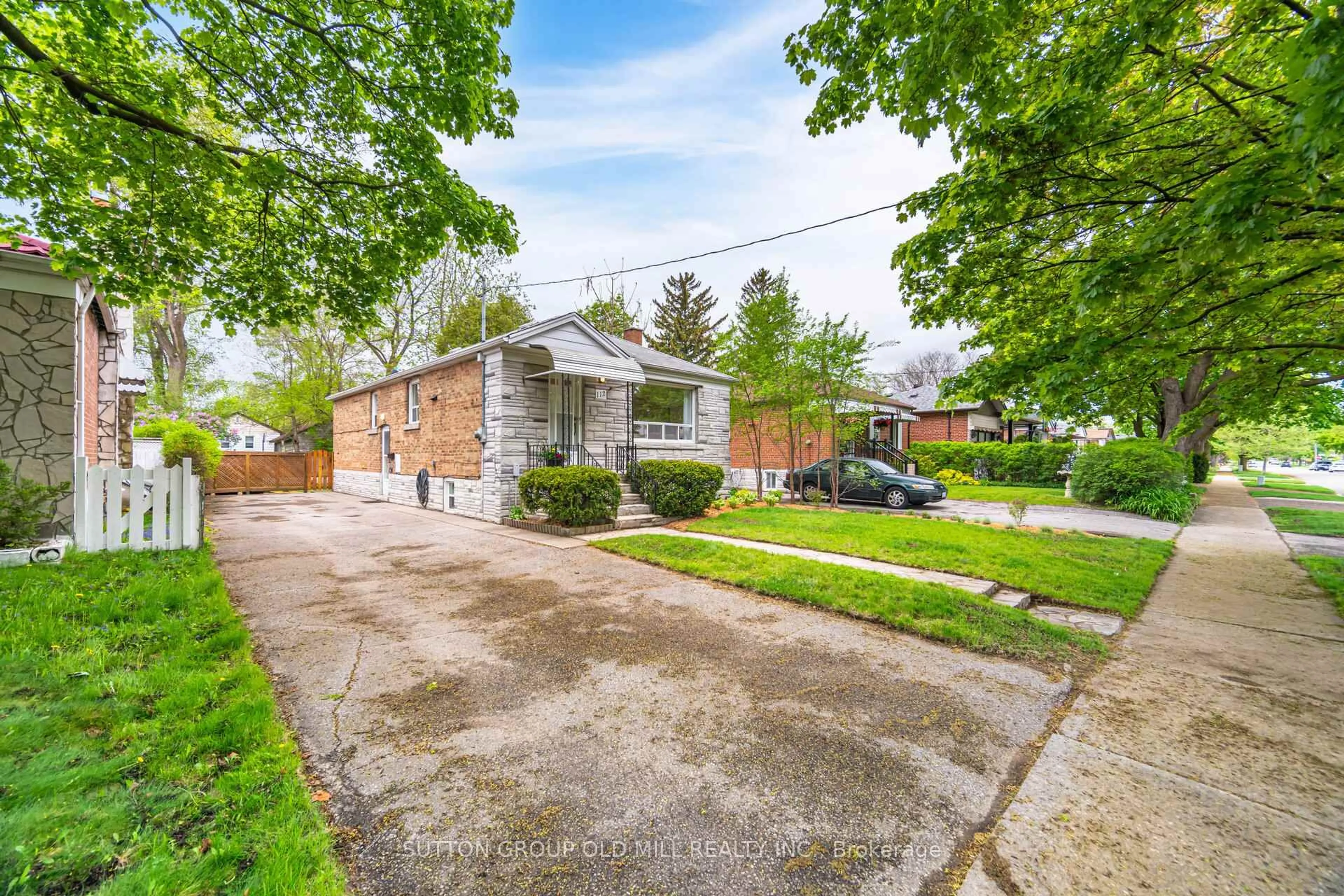 Unknown for 112 North Carson St, Toronto Ontario M8W 4C8