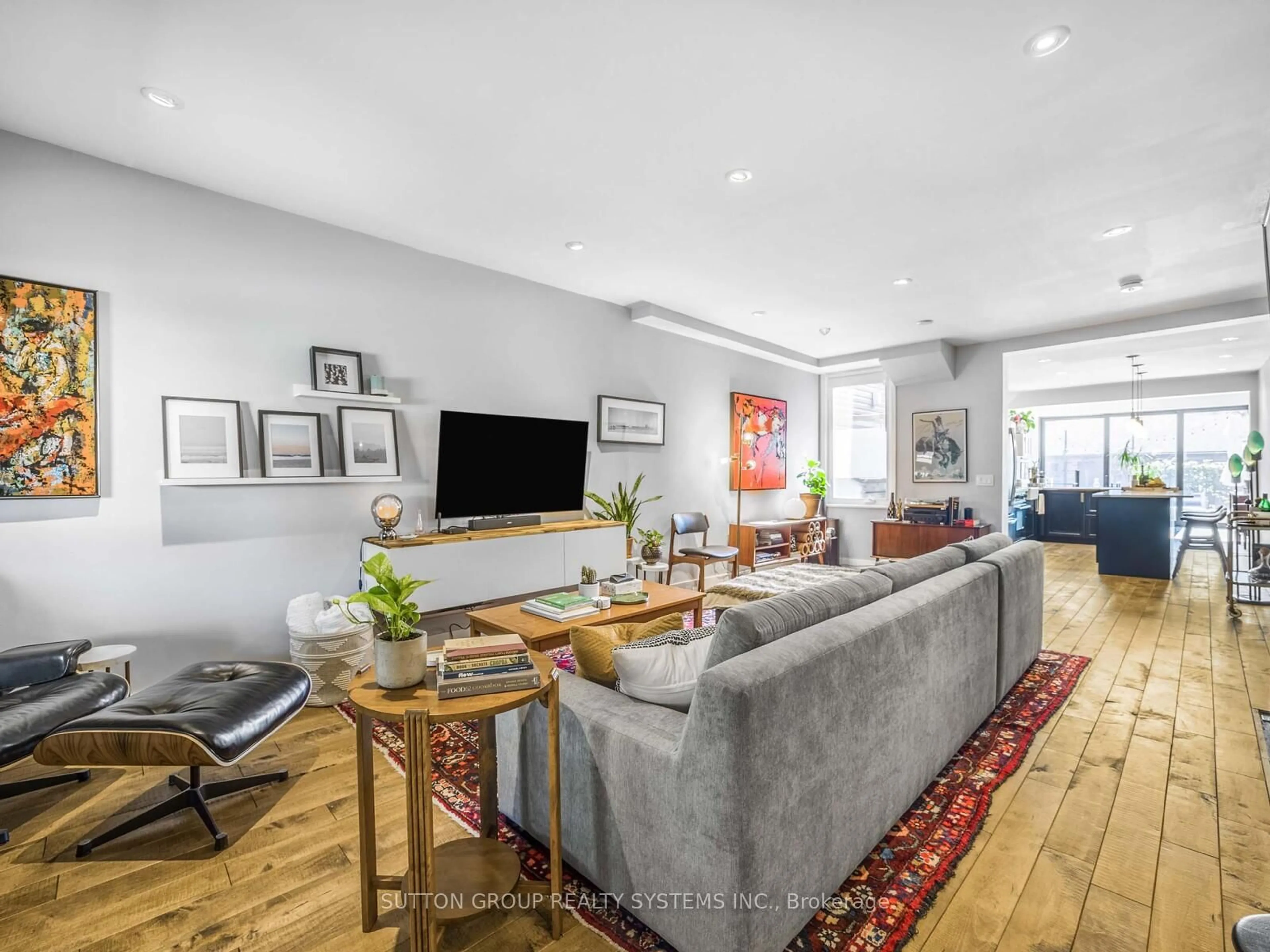 Living room with furniture, unknown for 102 Symington Ave, Toronto Ontario M6P 3W4