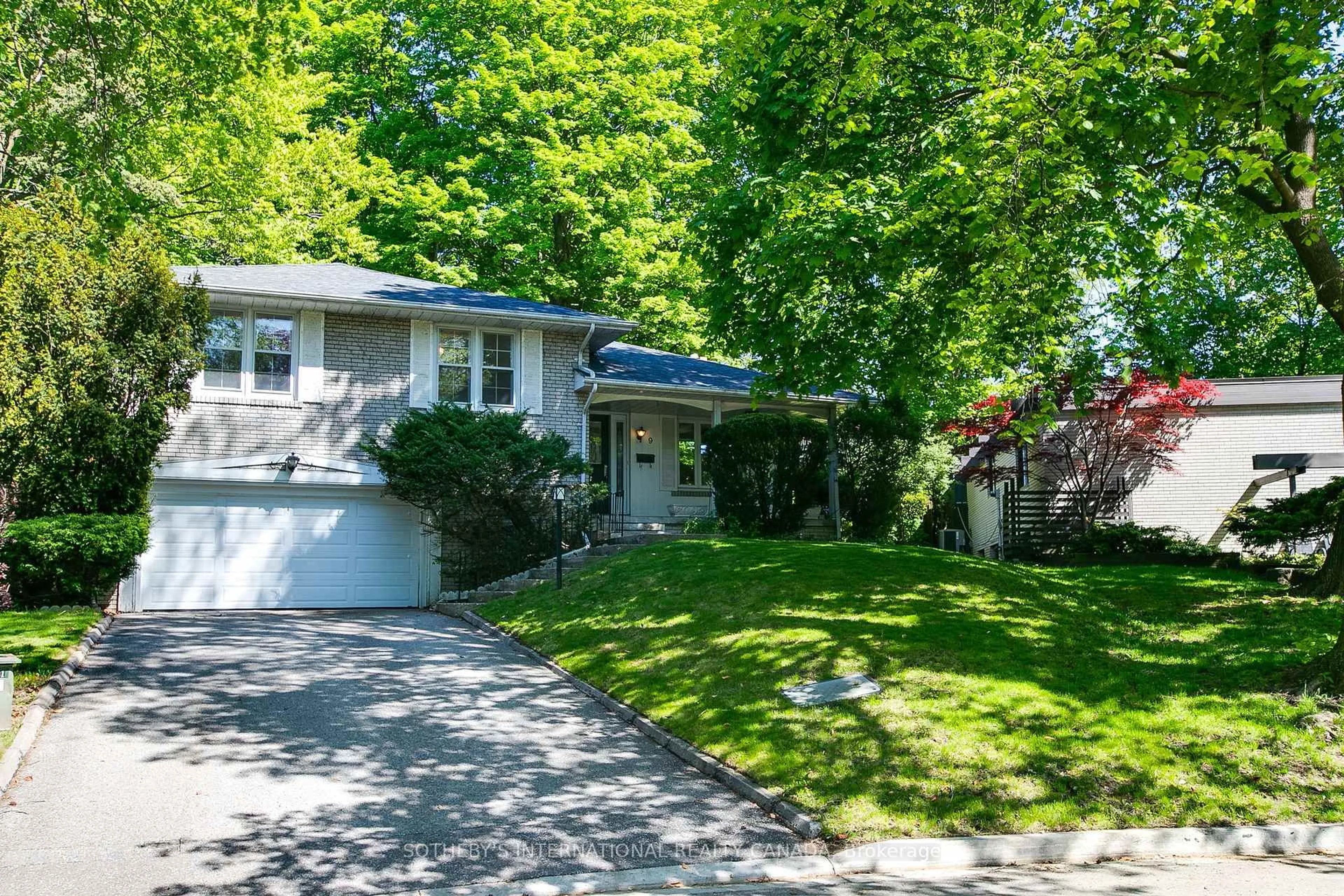 A pic from outside/outdoor area/front of a property/back of a property/a pic from drone, street for 9 Queensborough Cres, Toronto Ontario M9R 1A1