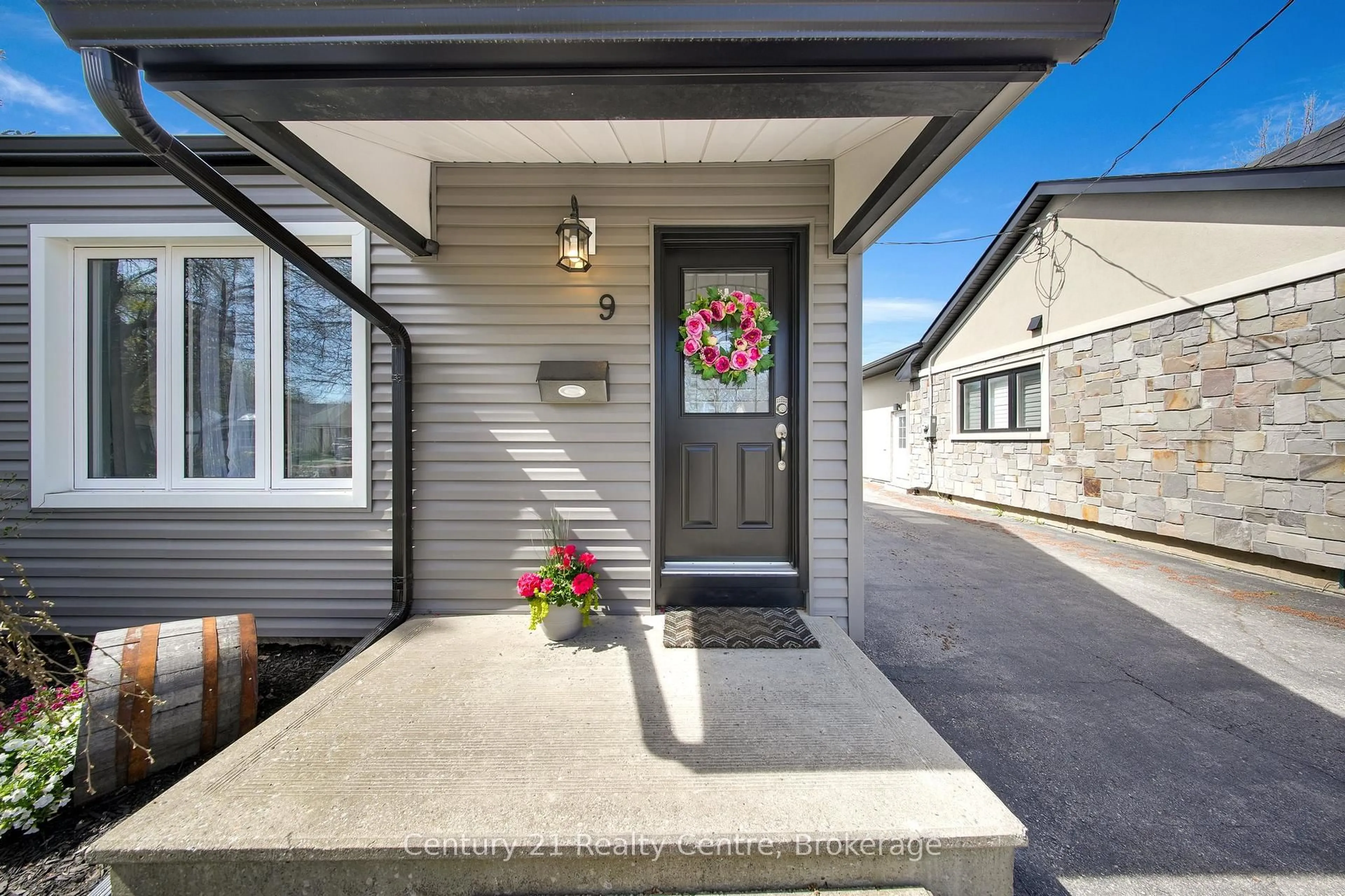 Unknown for 9 Sunset Blvd, Brampton Ontario L6X 1W7