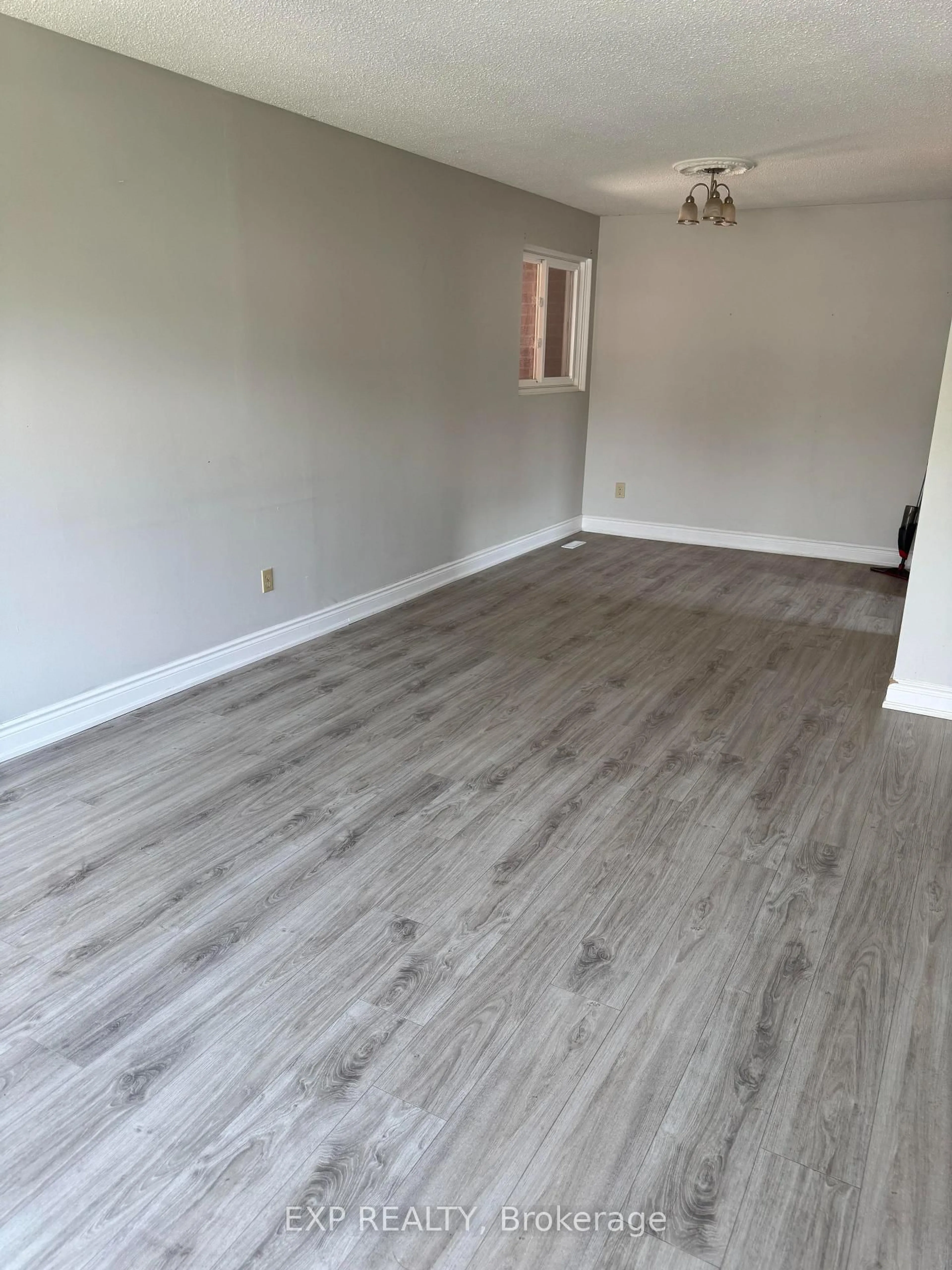 A pic of a room for 29 Mallard Cres, Brampton Ontario L6S 2T7