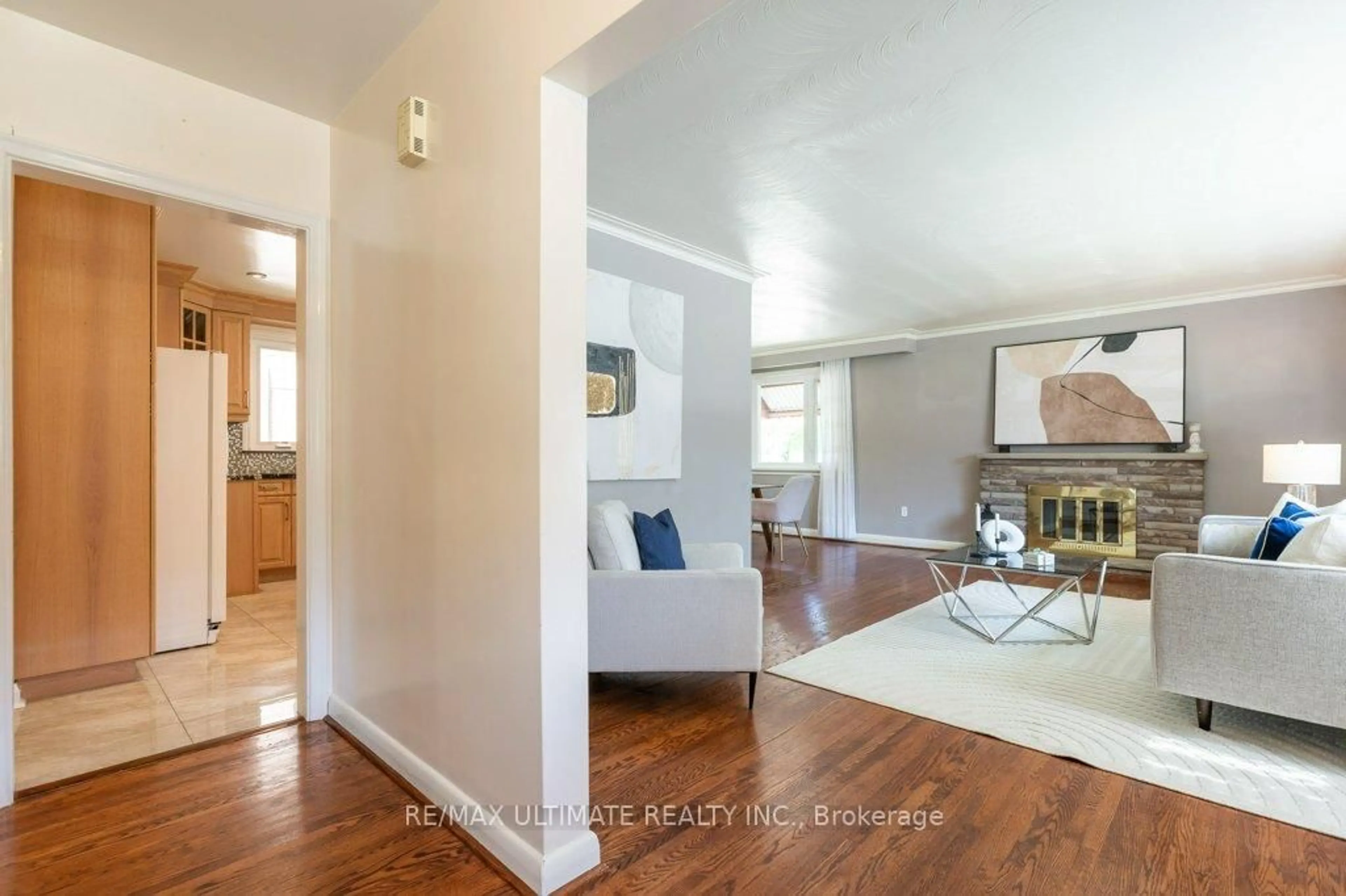 Indoor entryway for 1 Charleston Rd, Toronto Ontario M9B 4M6