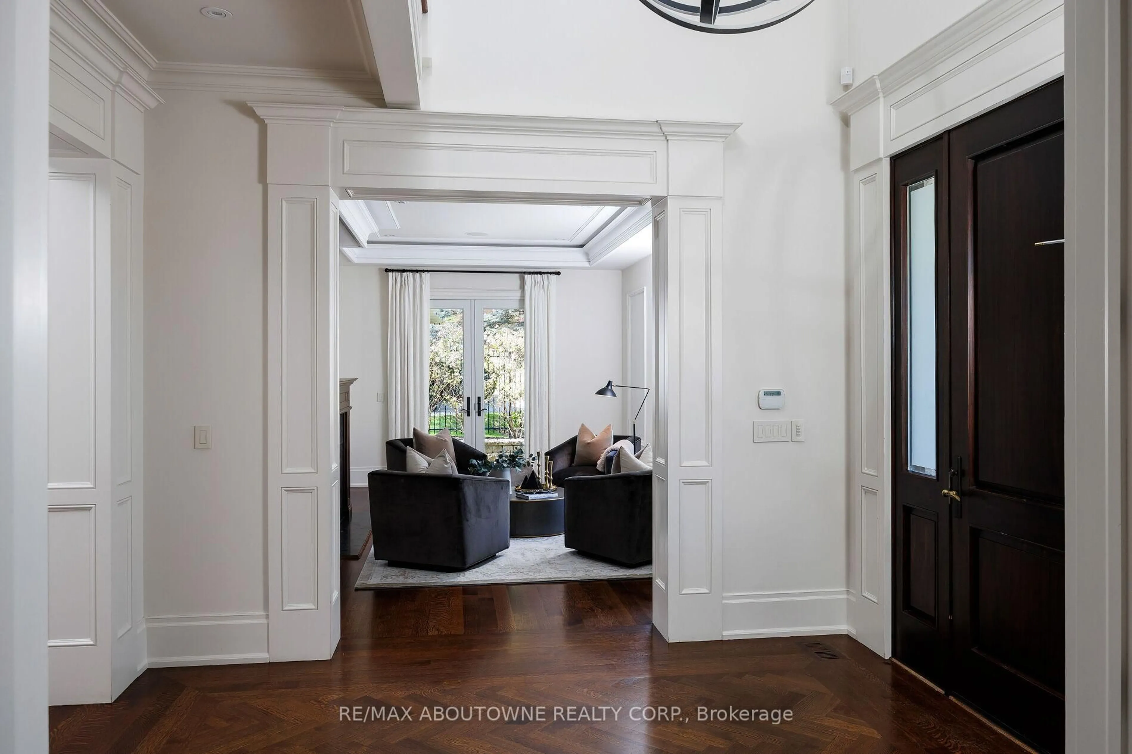 Indoor foyer for 64 Brentwood Rd, Oakville Ontario L6J 4B6
