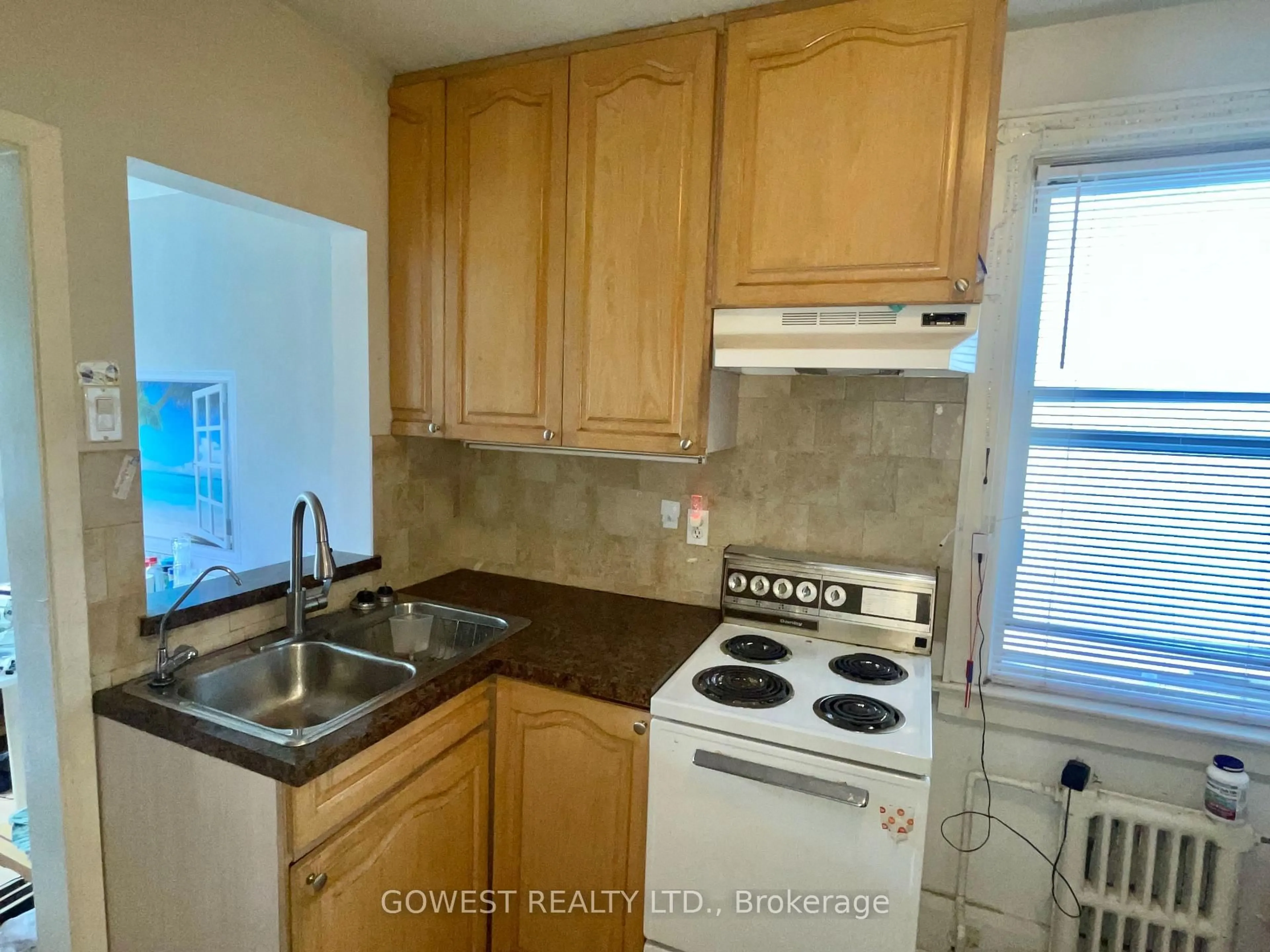 Standard kitchen, unknown for 17 Elma St, Toronto Ontario M8V 1X9