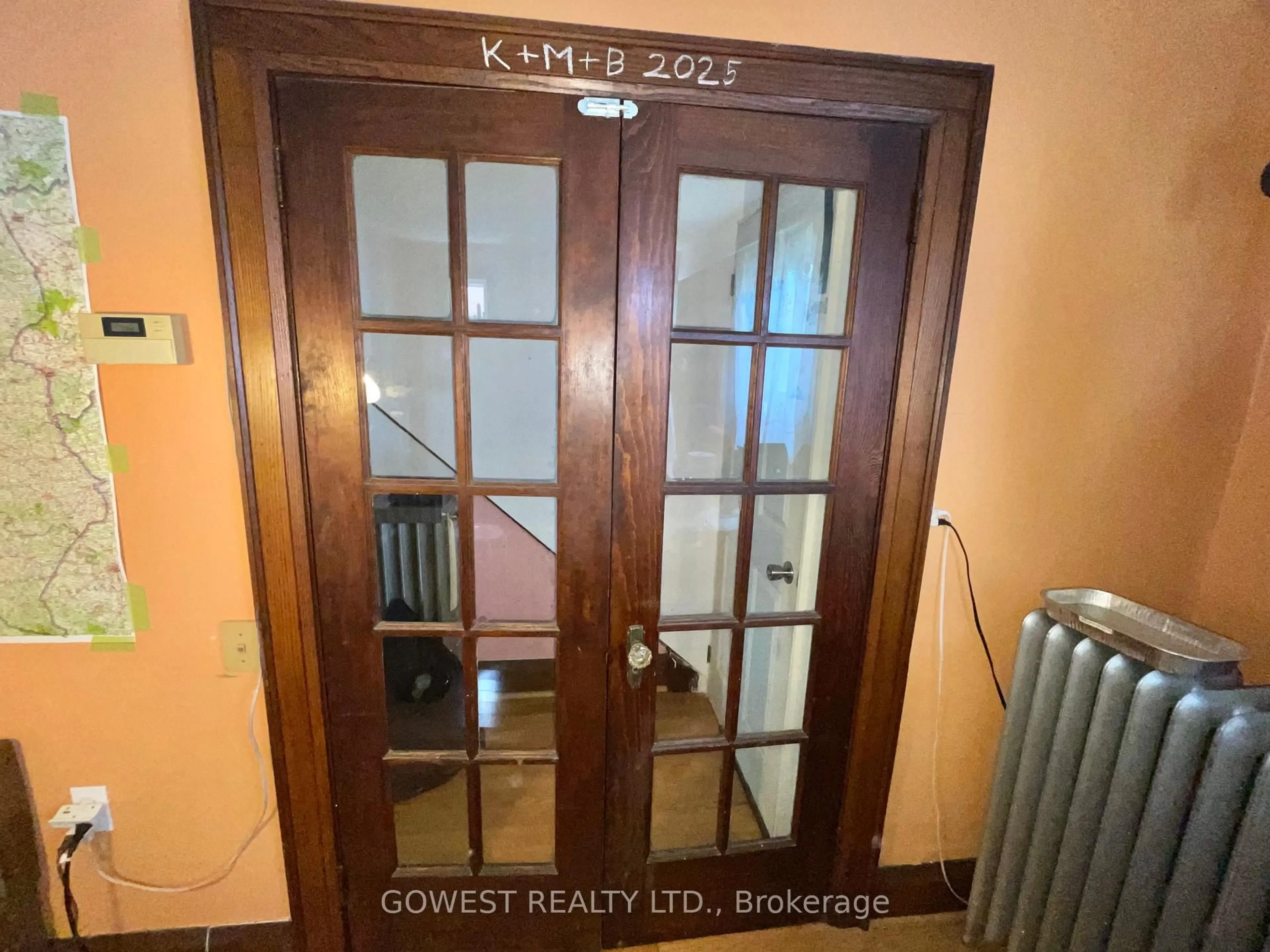 Indoor entryway for 17 Elma St, Toronto Ontario M8V 1X9