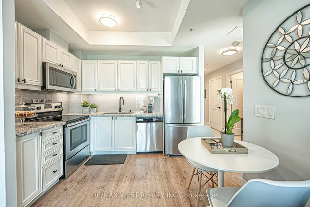 Additional property image - 2522 Keele St Unit 223