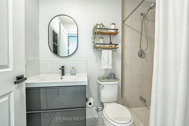 Additional property image - 2522 Keele St Unit 223