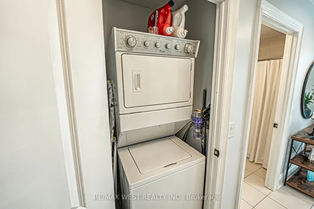 Additional property image - 2522 Keele St Unit 223