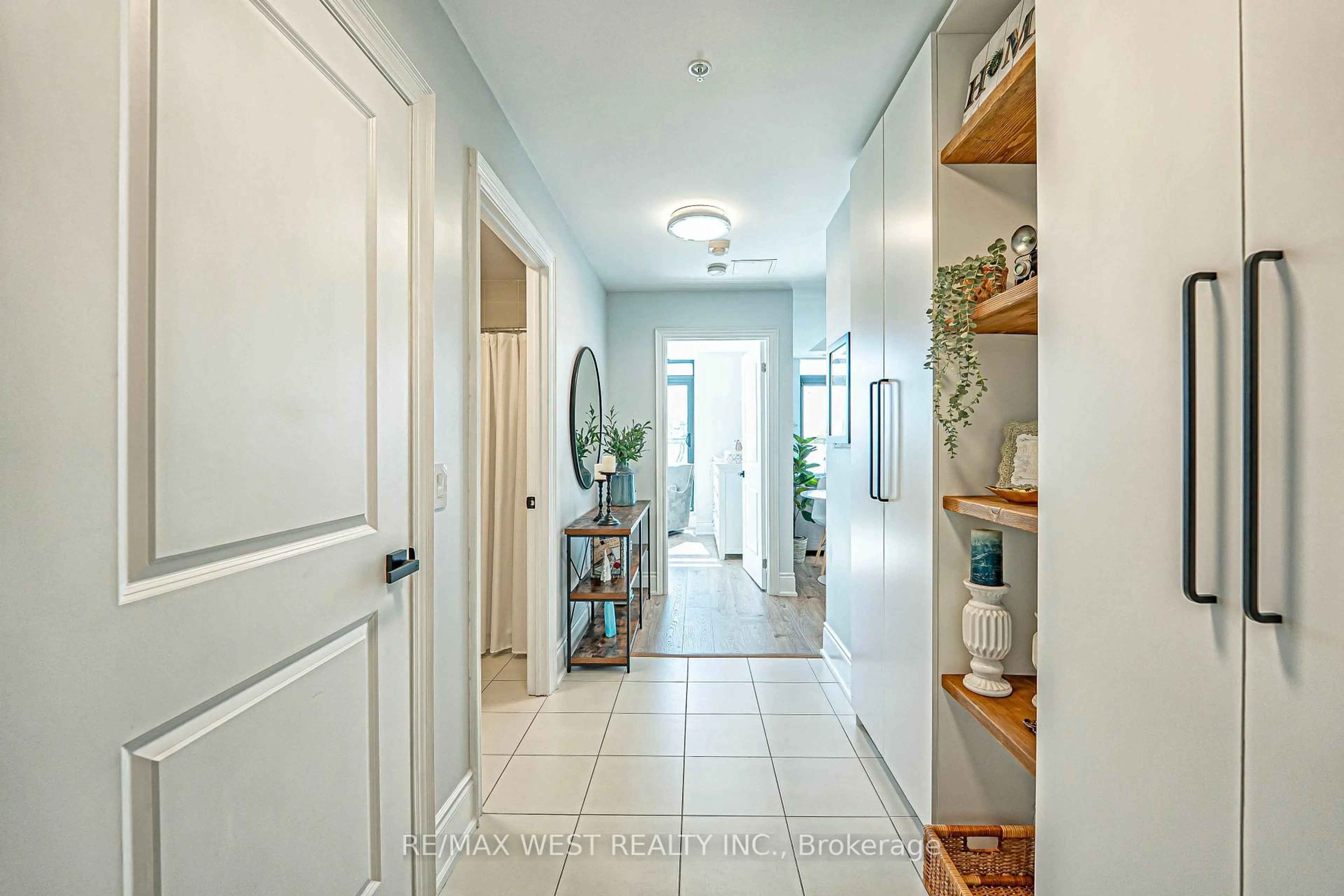Indoor entryway for 2522 Keele St #223, Toronto Ontario M6L 2N8