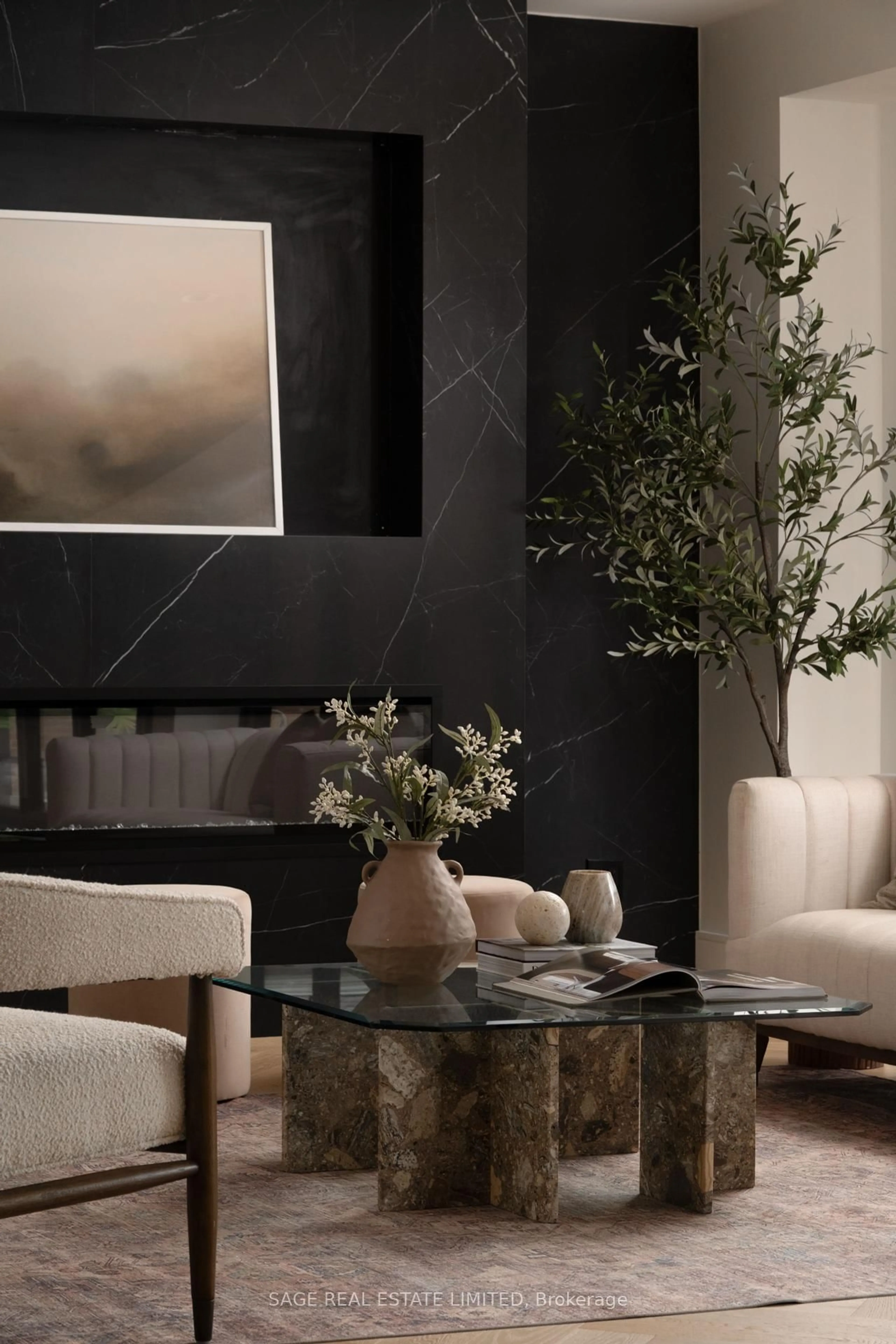 Living room with furniture, unknown for 1560 Asgard Dr, Mississauga Ontario L5E 2B9