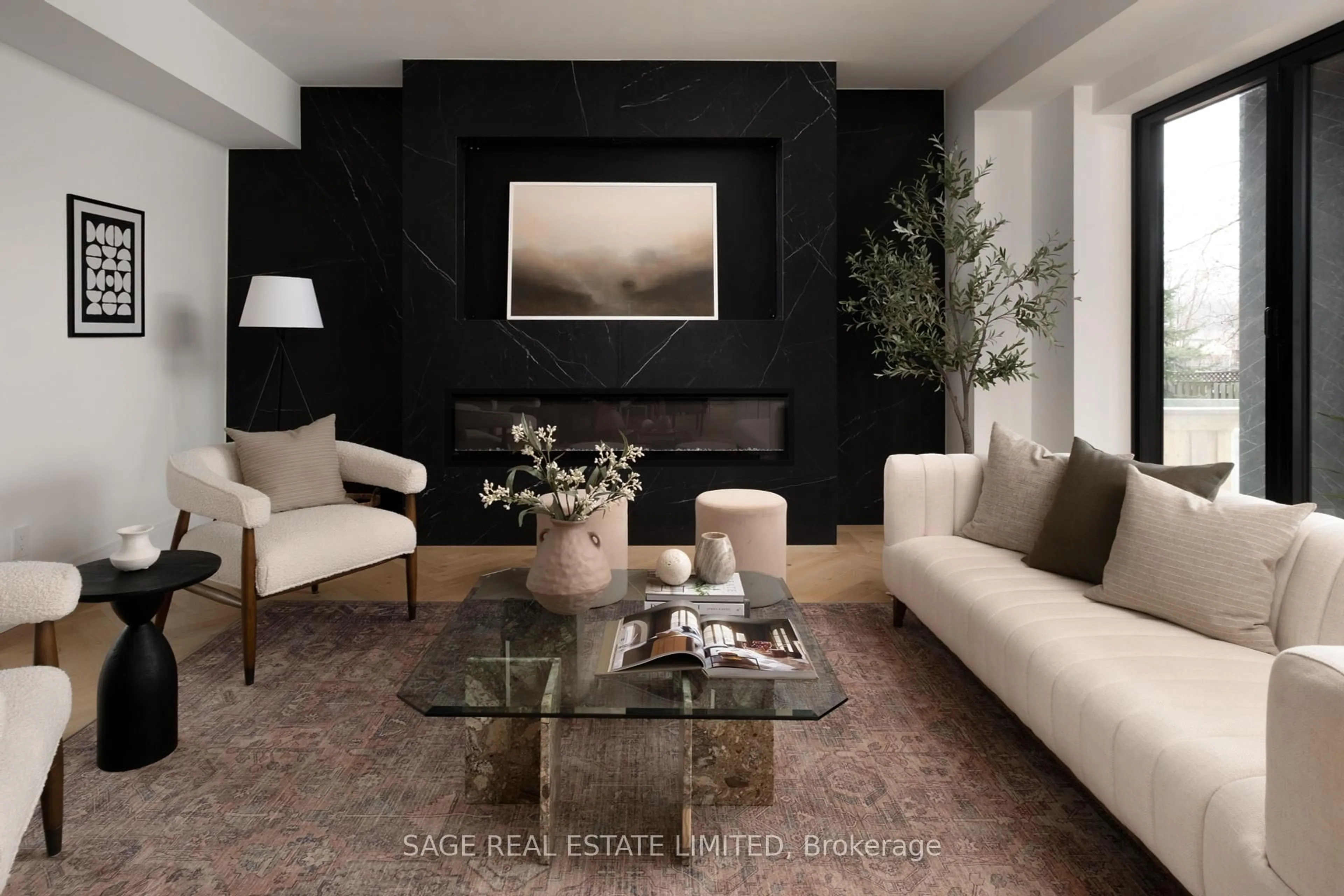 Living room with furniture, unknown for 1560 Asgard Dr, Mississauga Ontario L5E 2B9