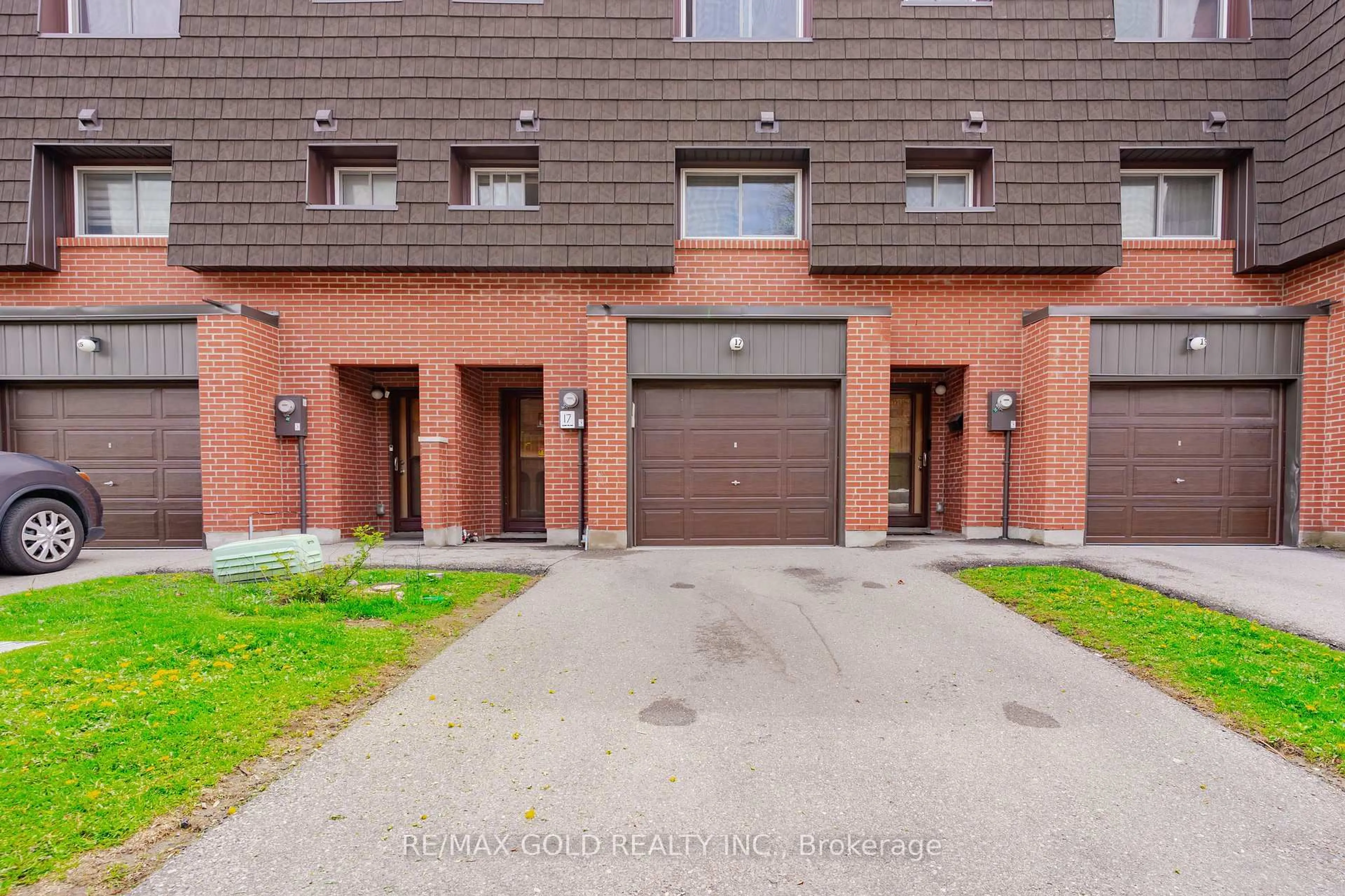 Patio, street for 17 Darras Crt #114, Brampton Ontario L6T 1W7