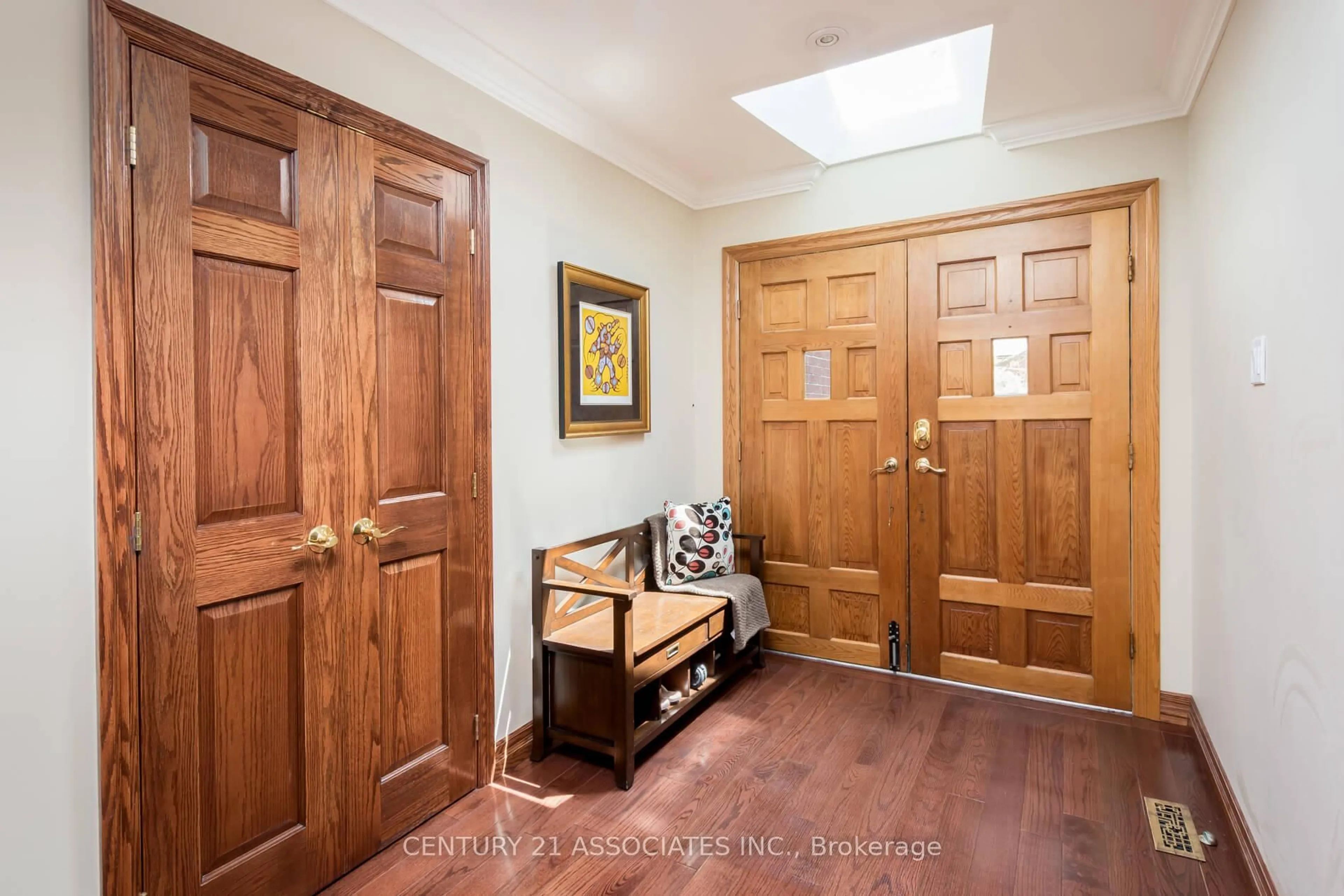 Indoor entryway for 2475 Poplar Cres, Mississauga Ontario L5J 4H2
