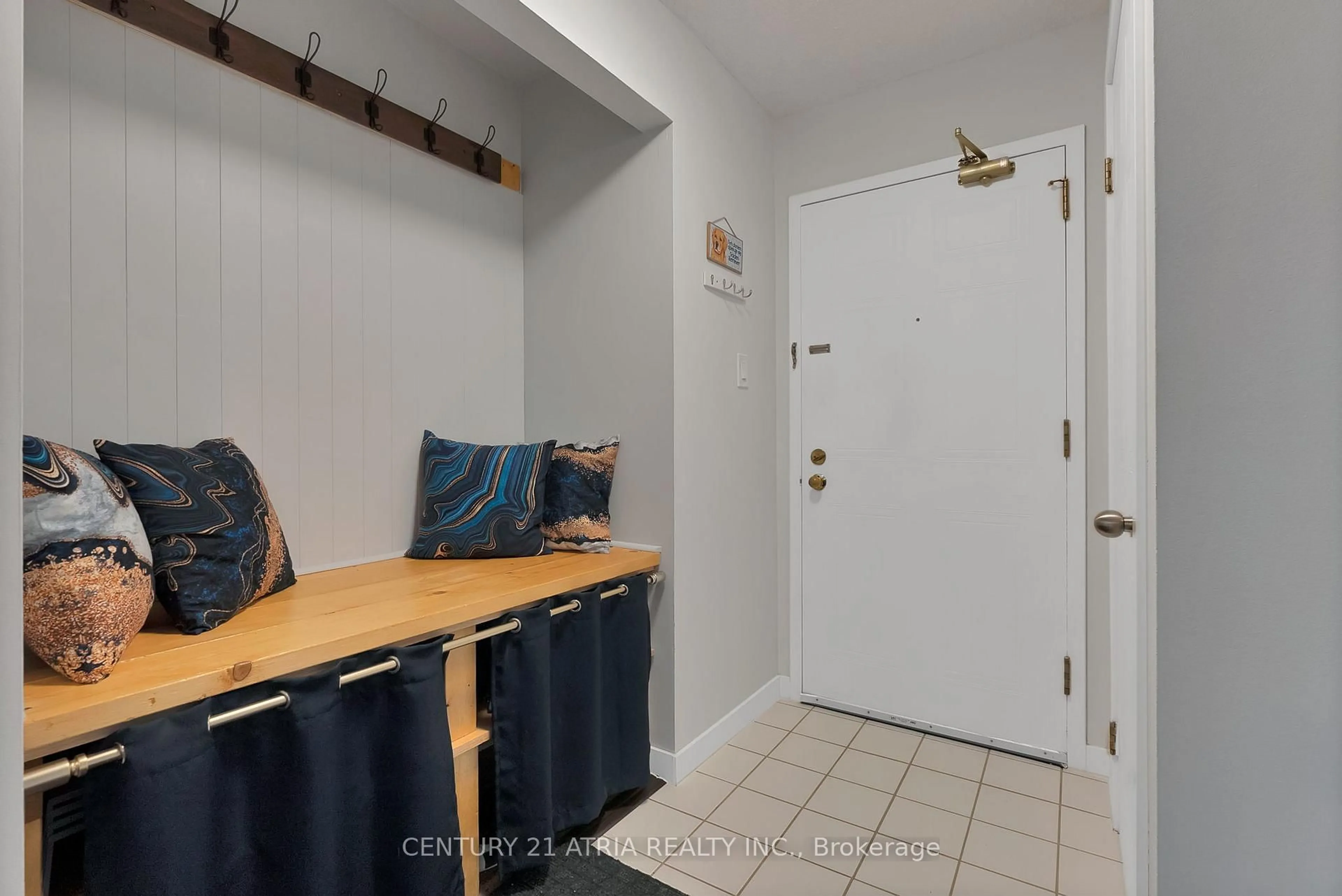 Indoor entryway for 65 Trailwood Dr #523, Mississauga Ontario L4Z 3L1