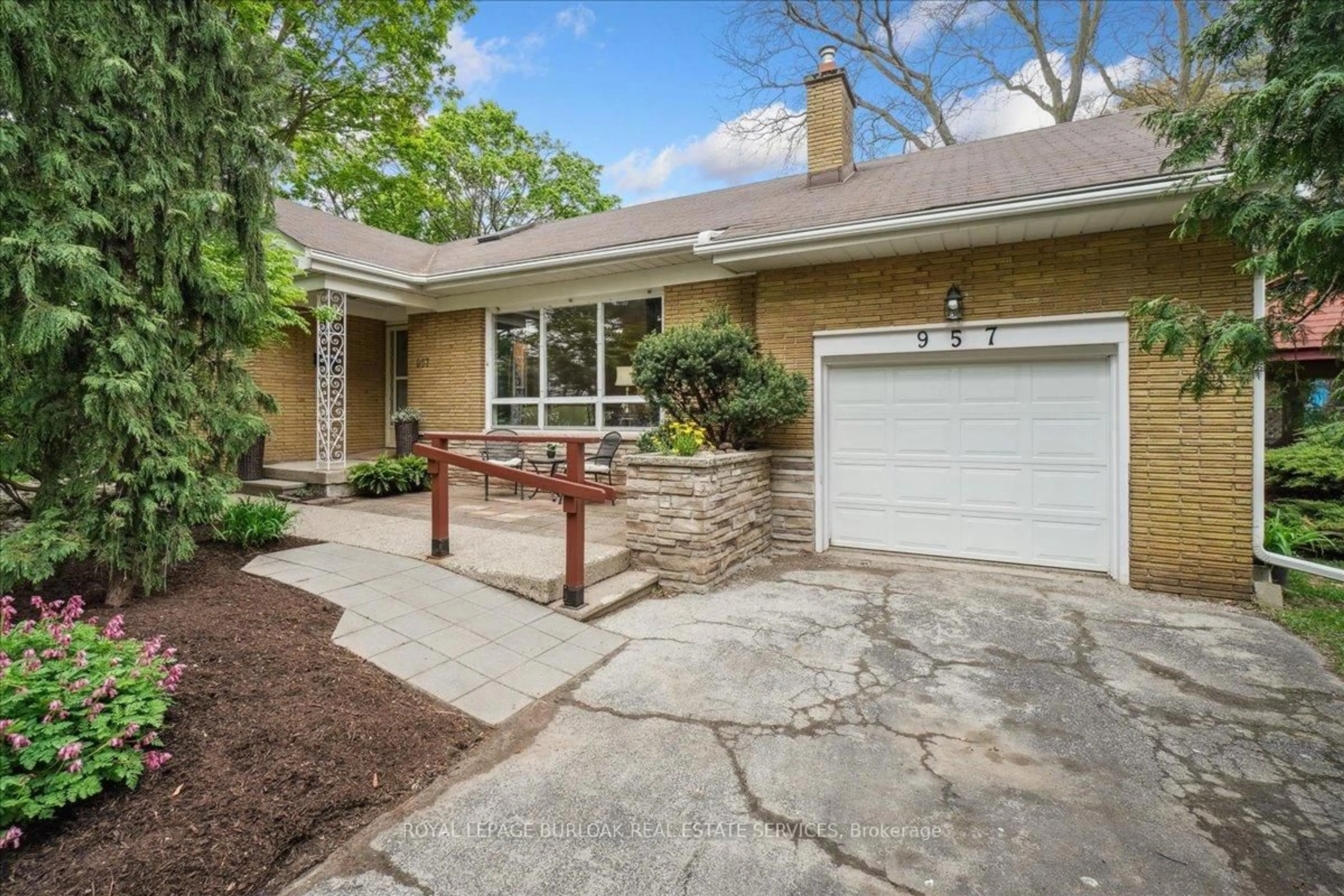 Home with brick exterior material, street for 957 Eagle Dr, Burlington Ontario L7T 3A5