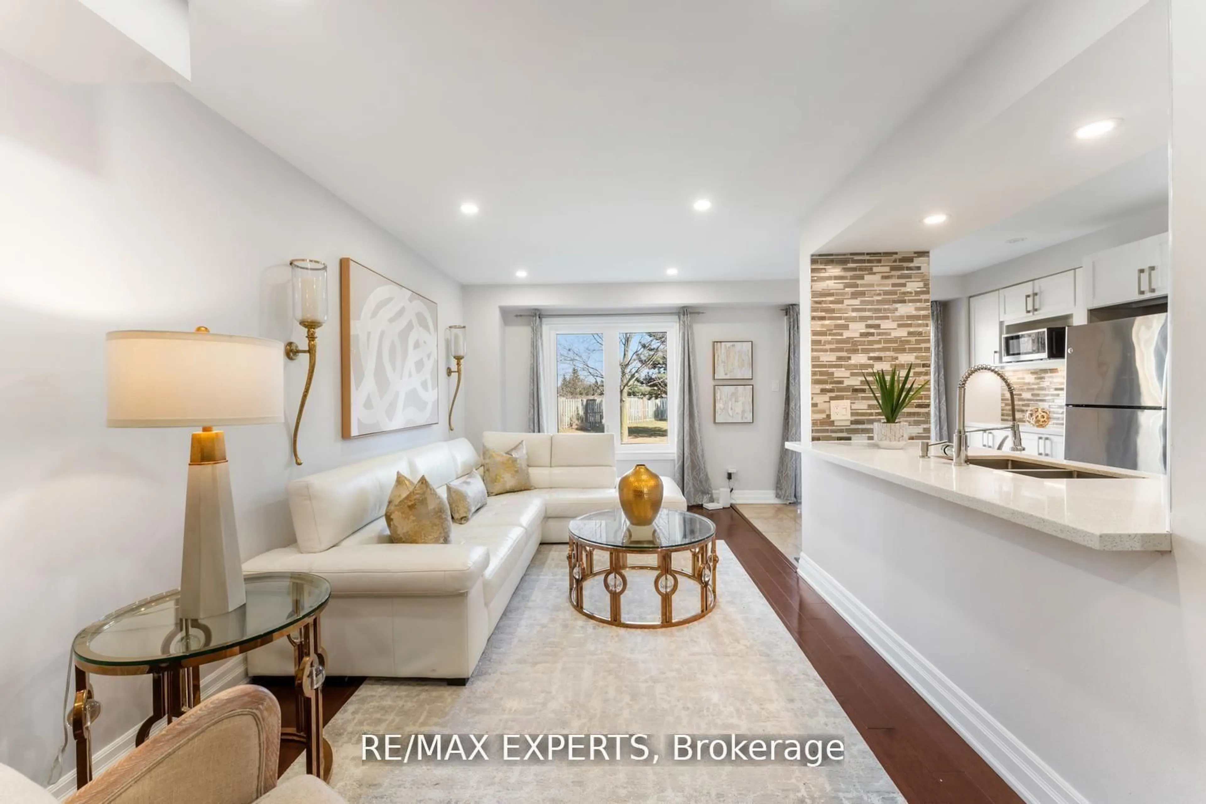 Living room with furniture, ceramic/tile floor for 1484 Torrington Dr #79, Mississauga Ontario L5V 1Y2