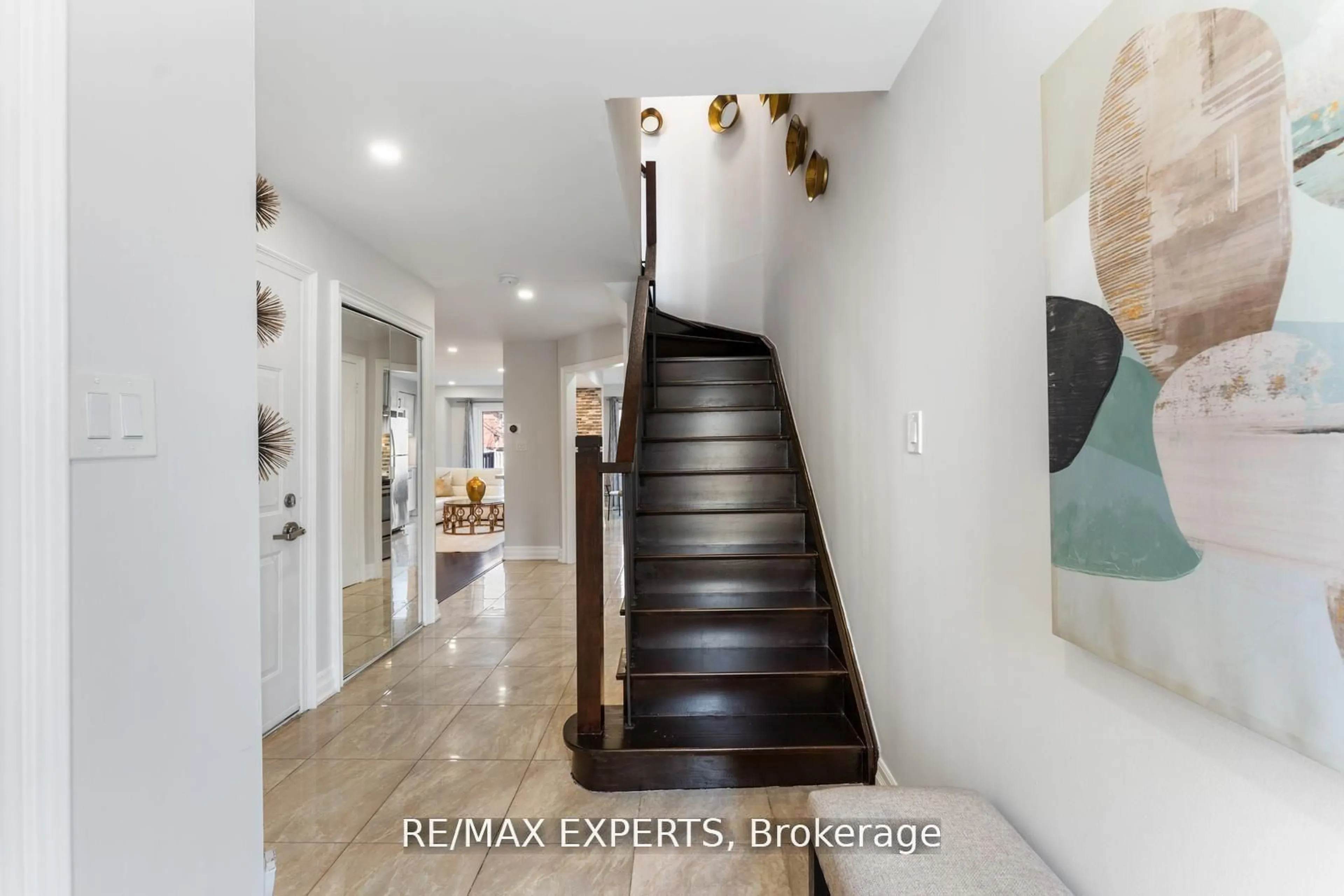 Indoor entryway for 1484 Torrington Dr #79, Mississauga Ontario L5V 1Y2