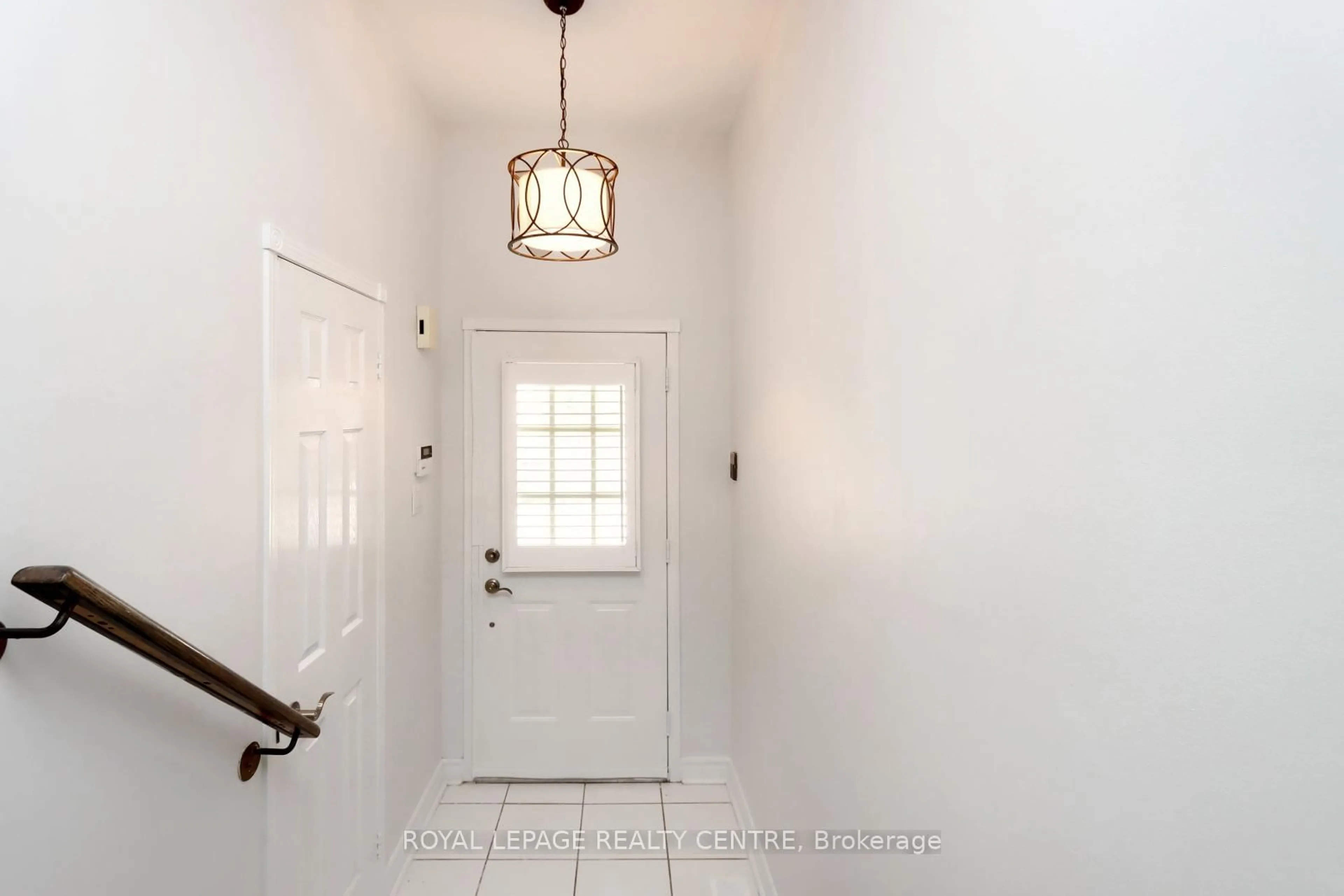 Indoor entryway for 5525 Palmerston Cres #44, Mississauga Ontario L5M 6C7