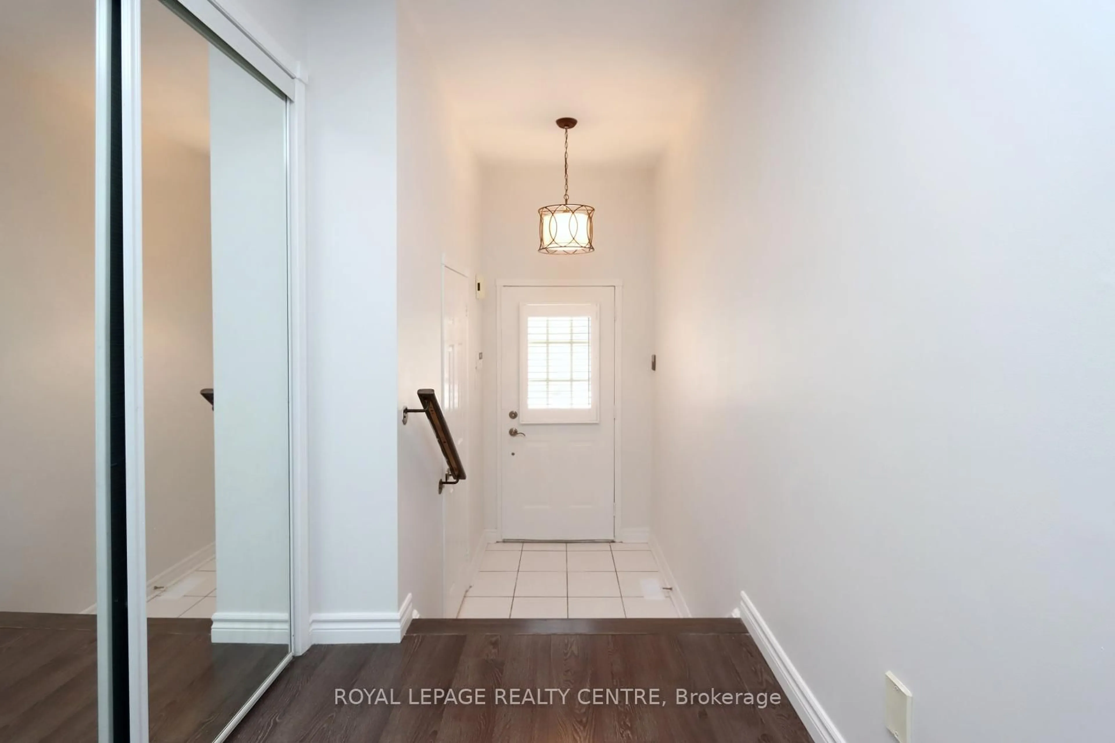 Indoor entryway for 5525 Palmerston Cres #44, Mississauga Ontario L5M 6C7