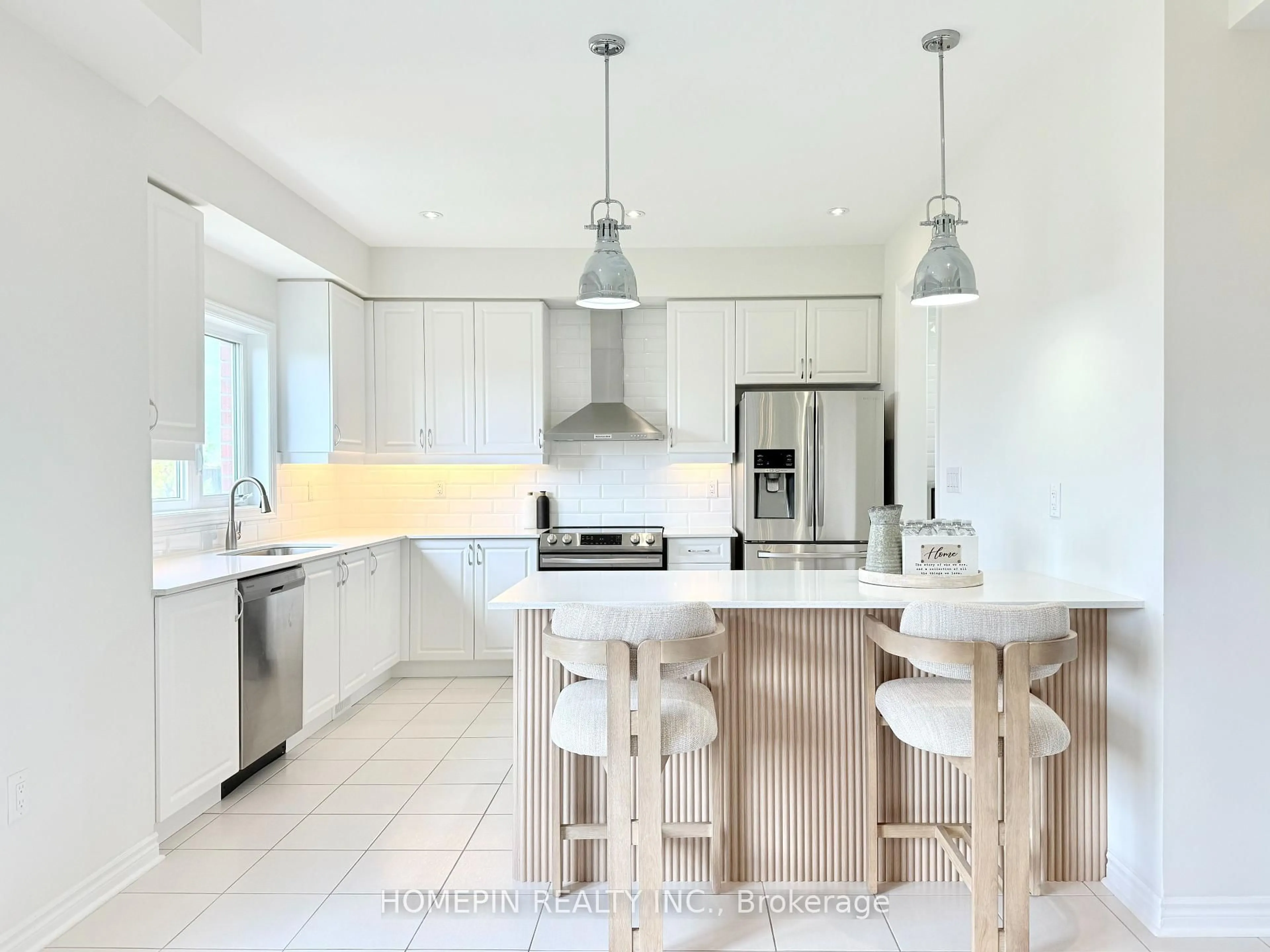 Contemporary kitchen, unknown for 292 Fasken Crt, Milton Ontario L9T 6S9