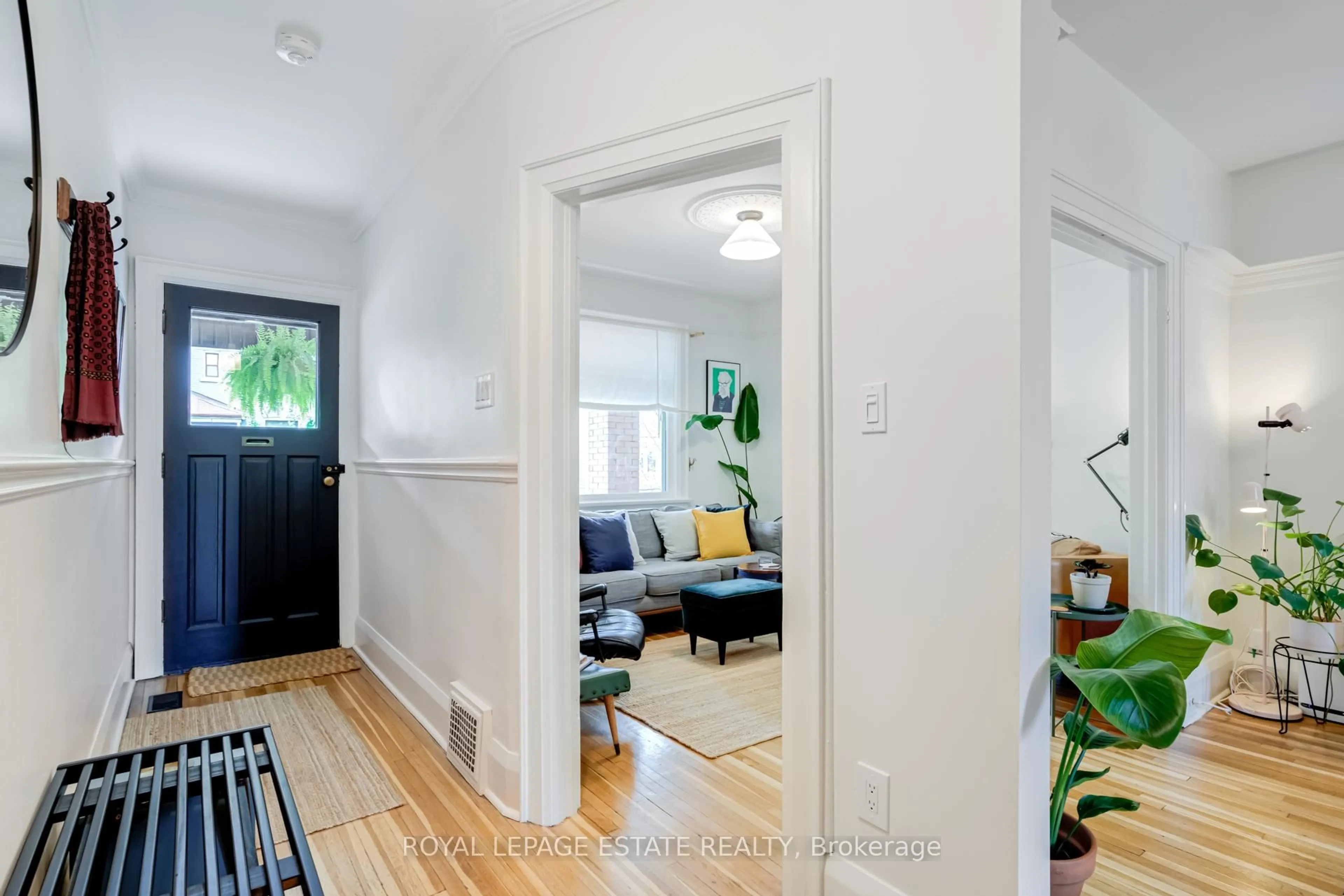 Indoor entryway for 118 Mulock Ave, Toronto Ontario M6N 3C6