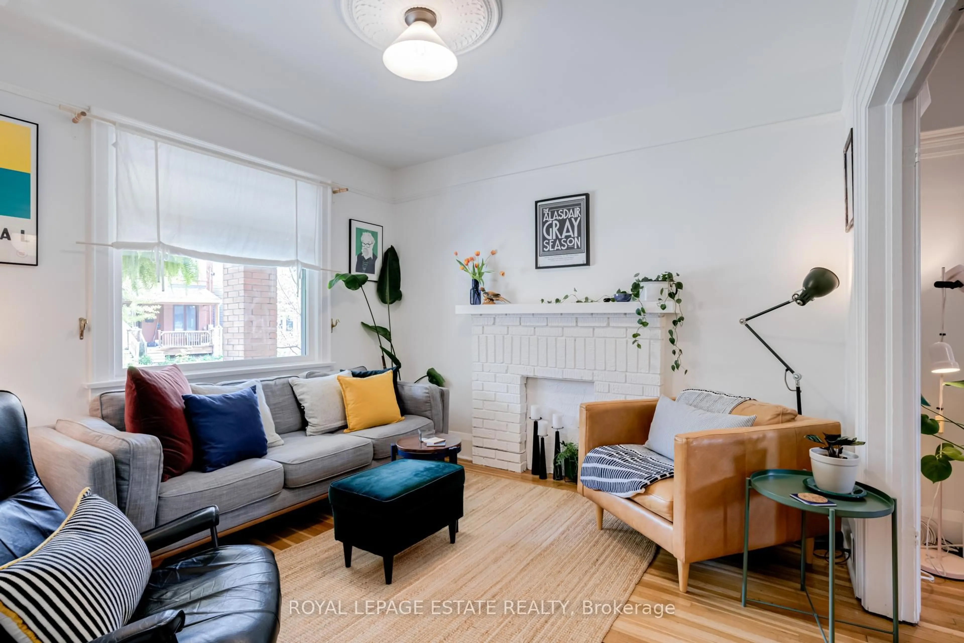 Living room with furniture, unknown for 118 Mulock Ave, Toronto Ontario M6N 3C6
