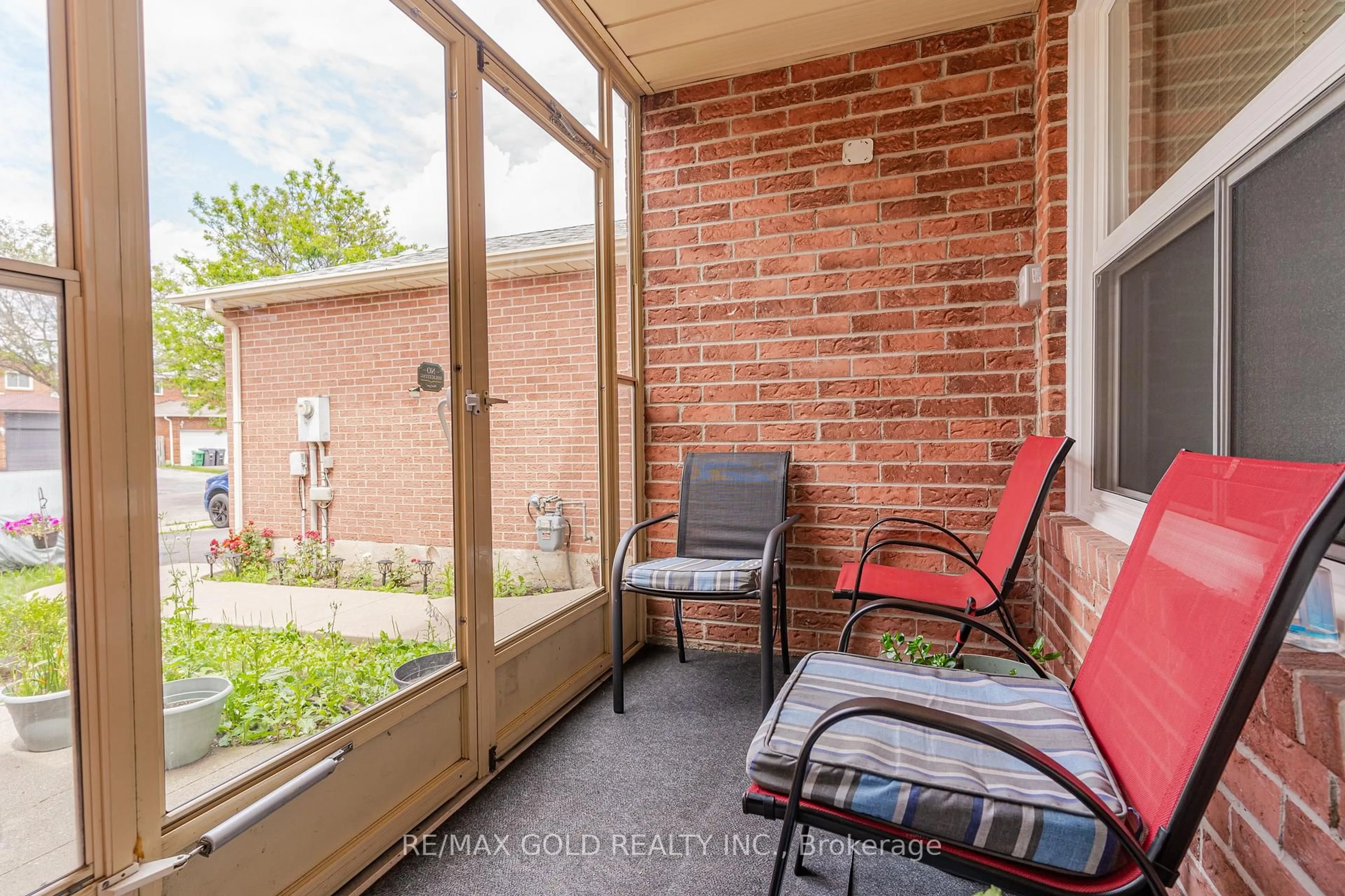 Patio, street for 46 Donna Dr, Brampton Ontario L6Z 3V2