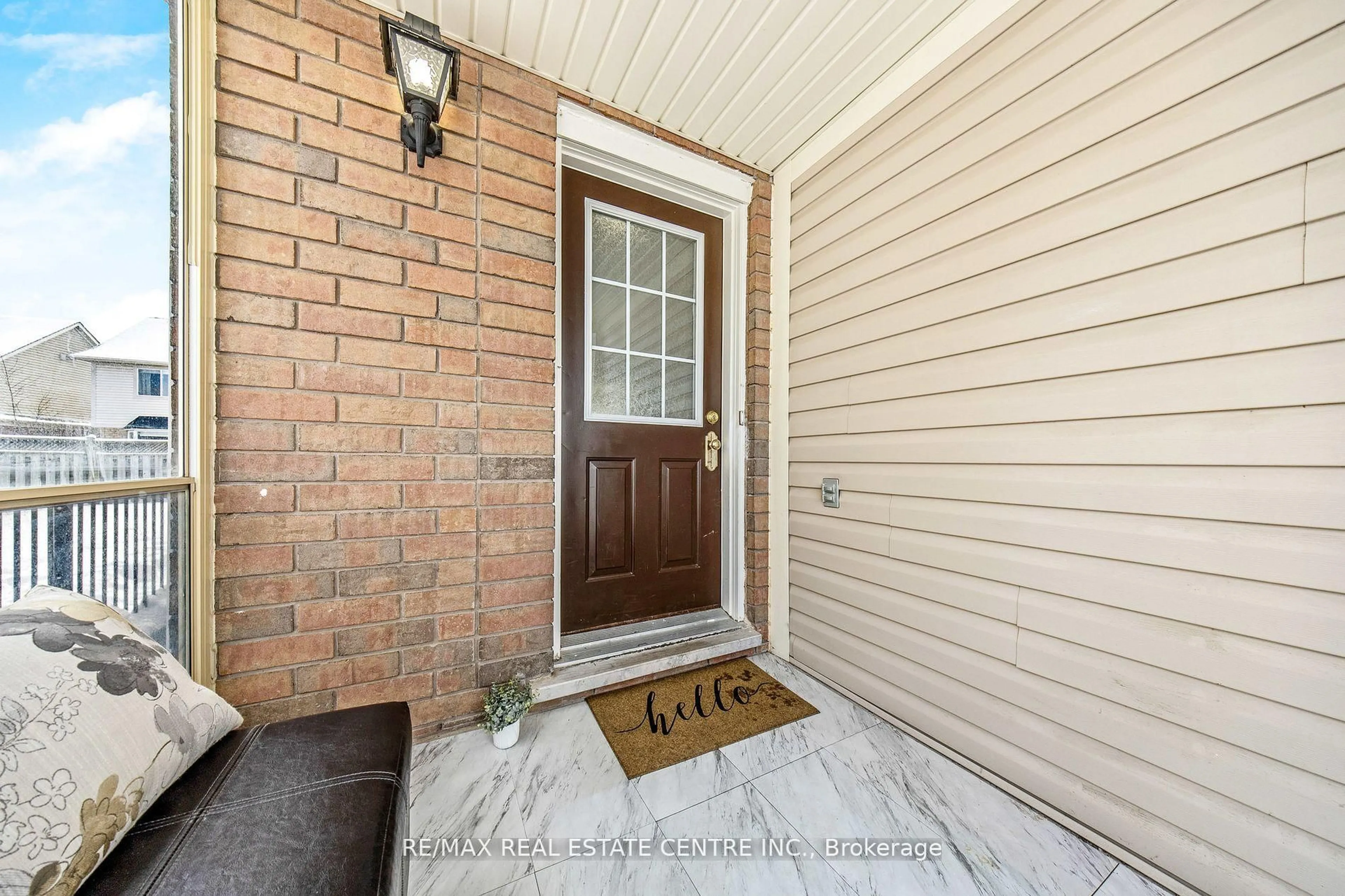 Indoor entryway for 468 Trudeau Dr, Milton Ontario L9T 5K9