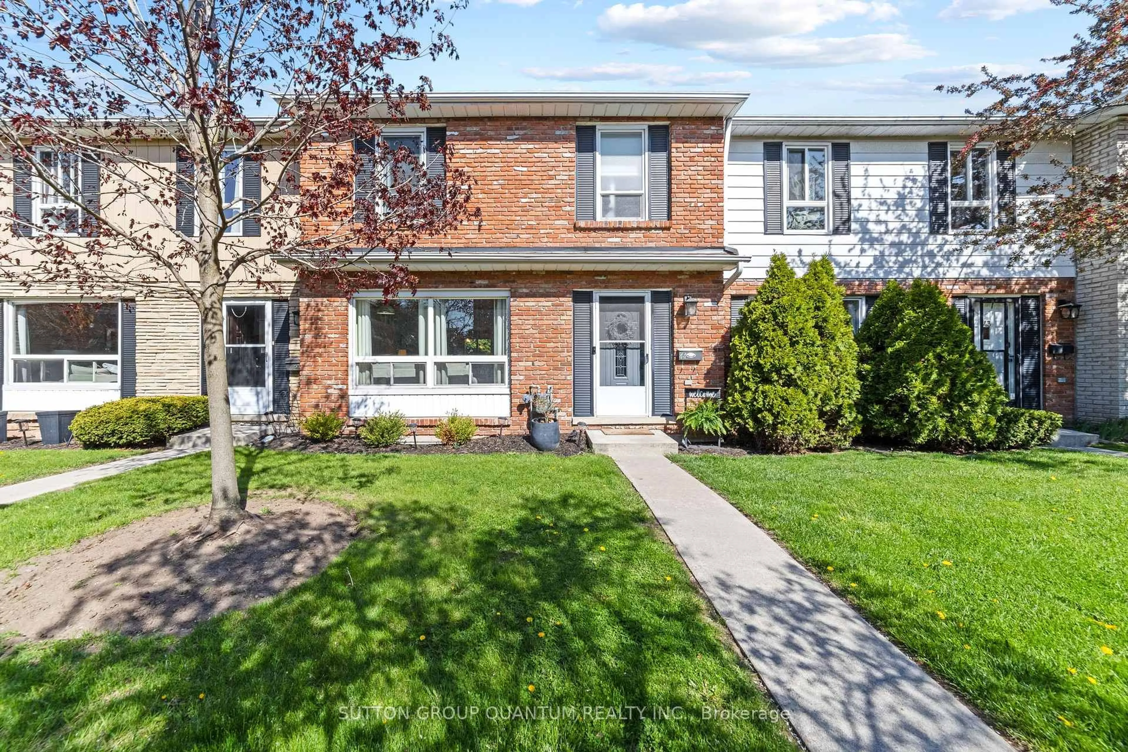 Home with brick exterior material, street for 5475 Lakeshore Rd #44, Burlington Ontario L7L 1E1